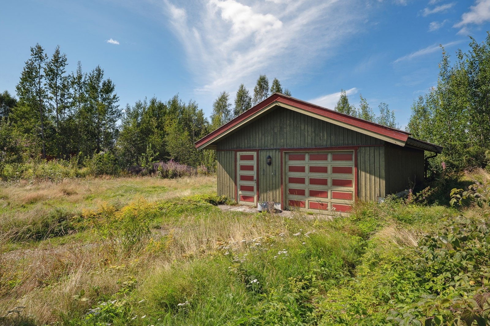Garasjen ble byggemeldt og satt opp i 2004 i henhold til tegninger fra Eidsvoll kommune. Galleribilde