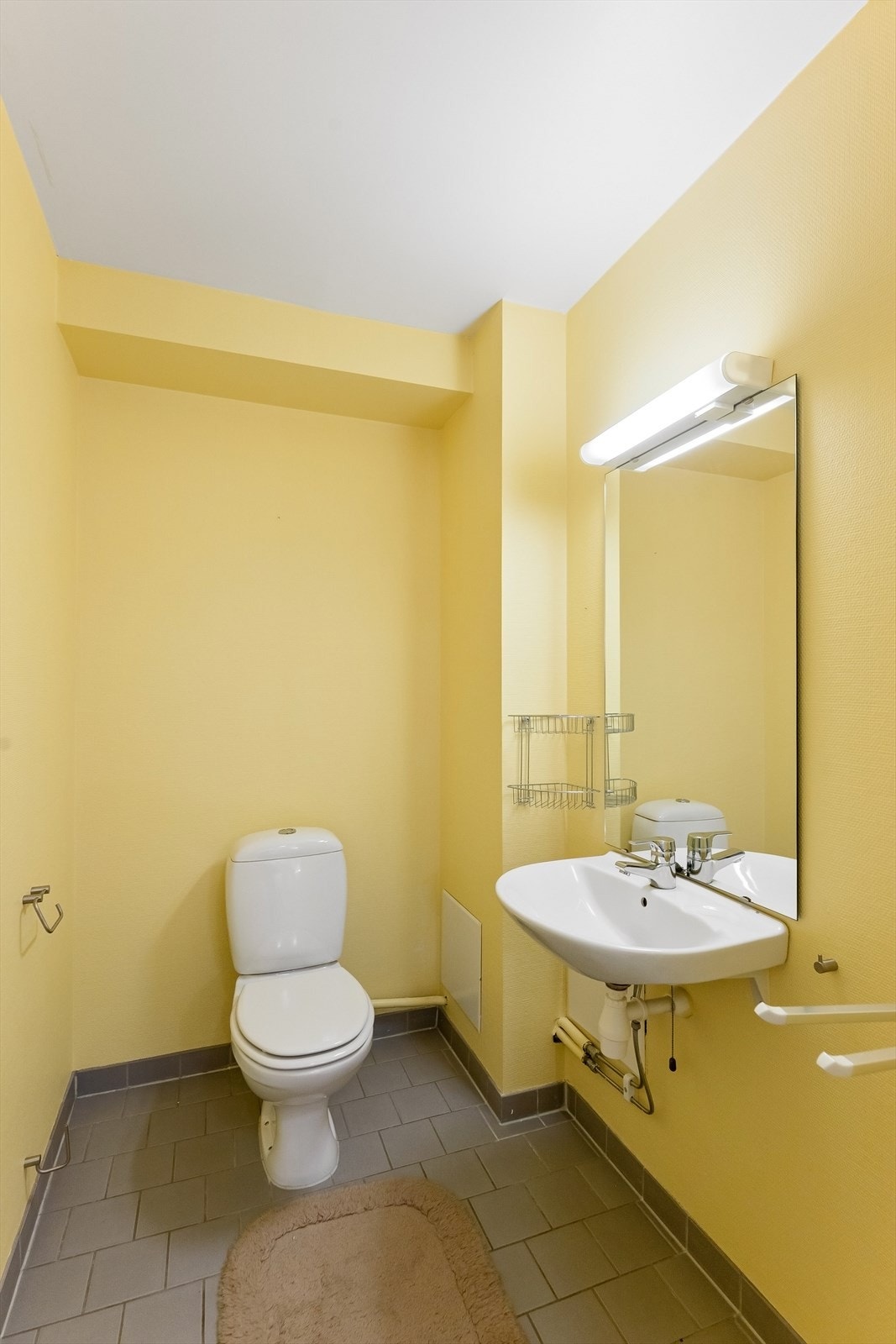 Ved entréen finner du et praktisk separat toalettrom Galleribilde