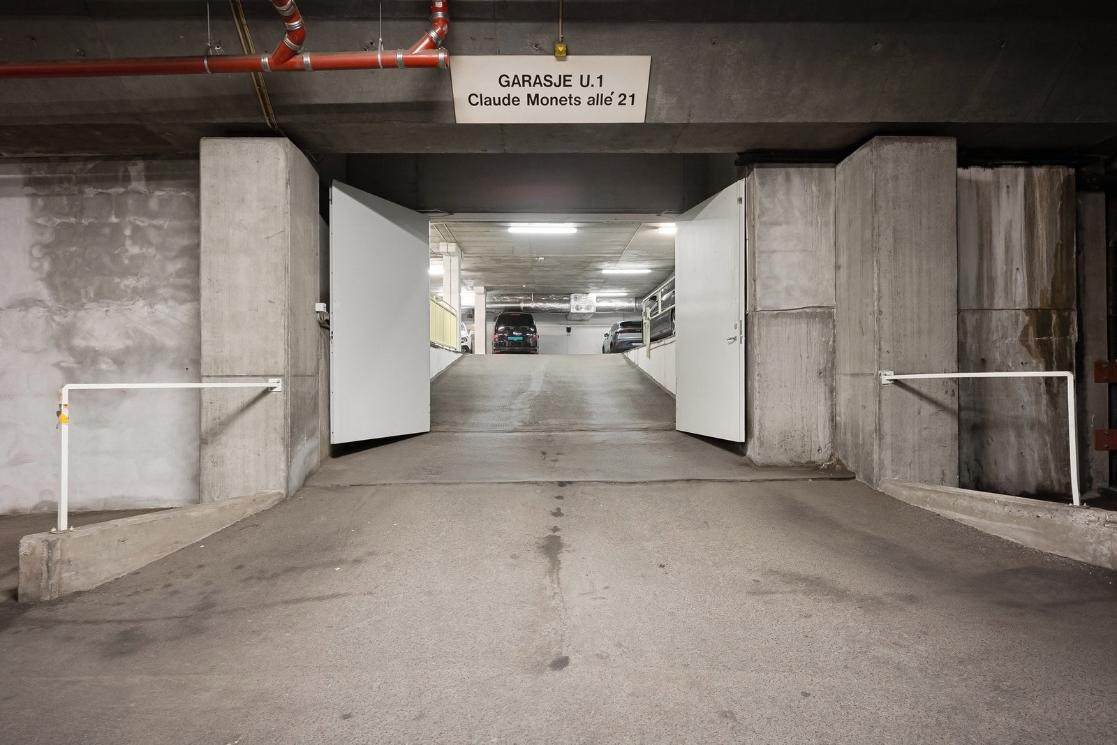 Med leiligheten følger én garasjeplass i felles garasjeanlegg Galleribilde