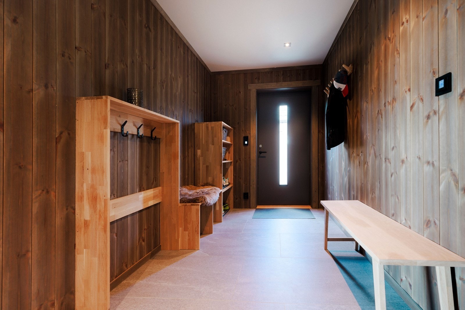 Velkommen inn i ditt nye hjem. Her er det behagelig gulvvarme i det flislagte gulvet. Galleribilde