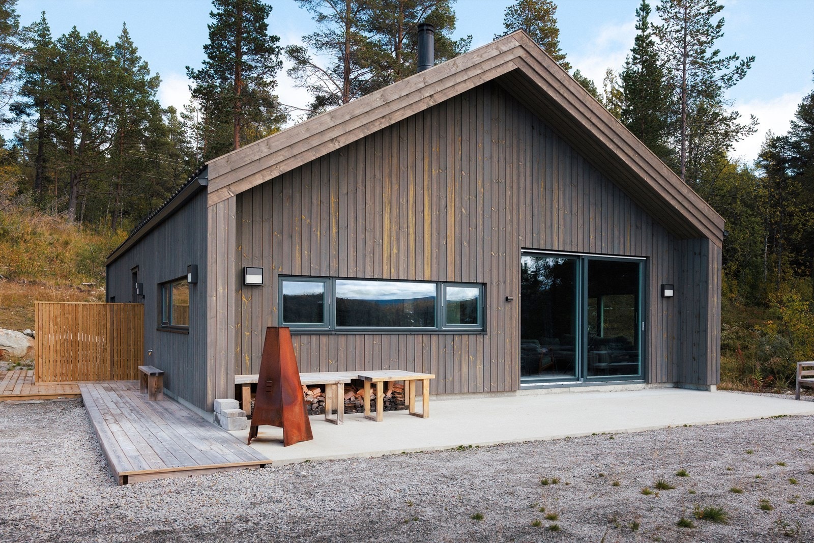 Terrasse/platting foran huset erpå ca. 32 kvm. Galleribilde