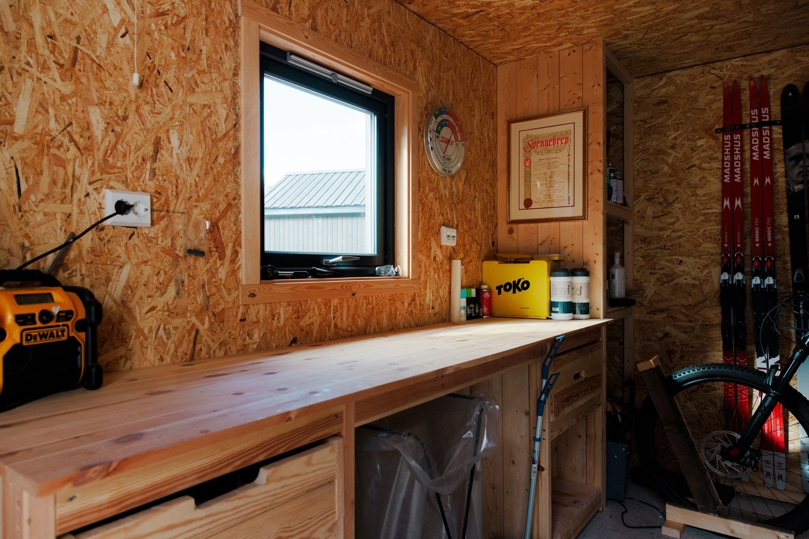 Boden har en praktisk smørebenk. Perfekt for skientusiasten. Galleribilde