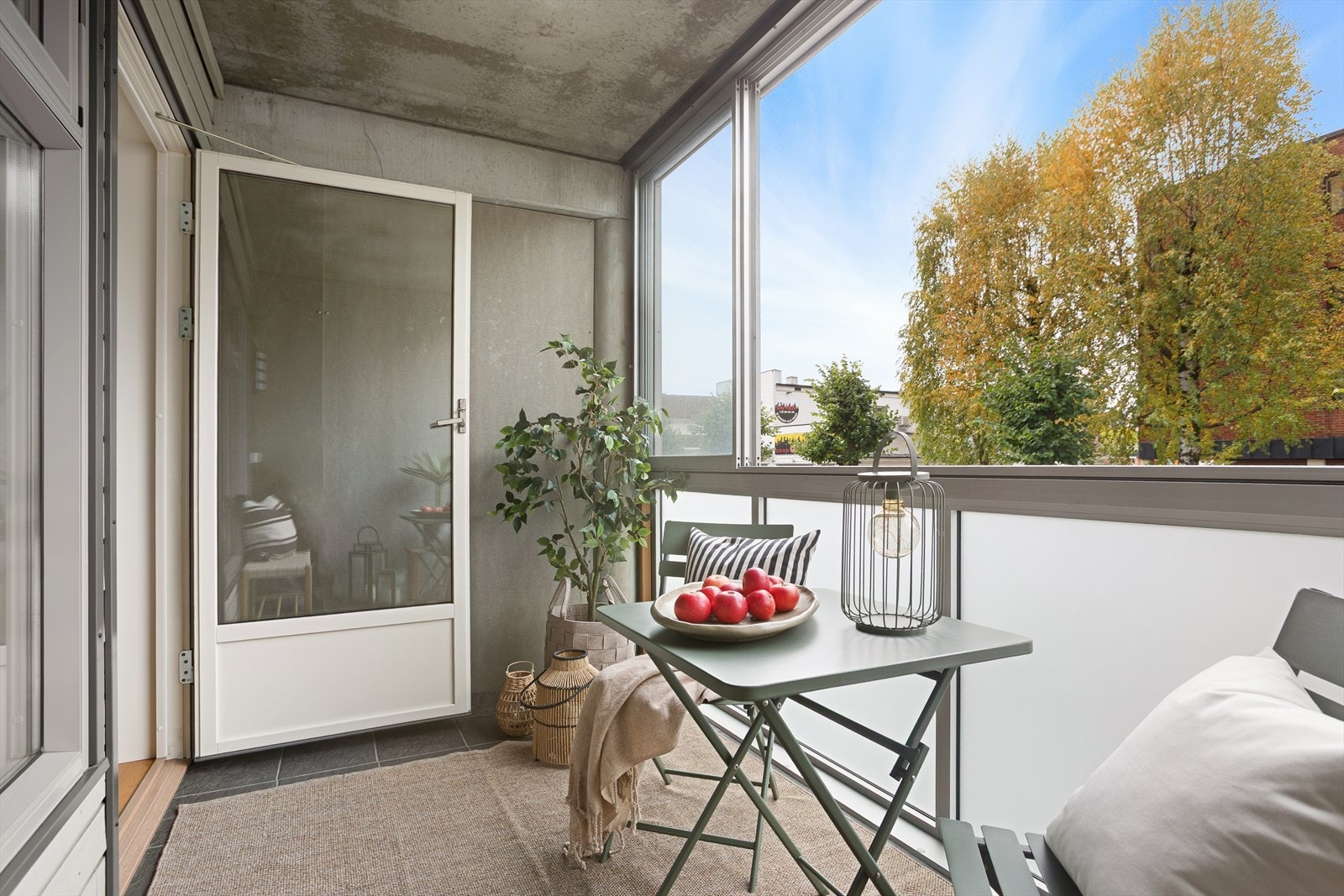 Takoverbygget og lun balkong Galleribilde