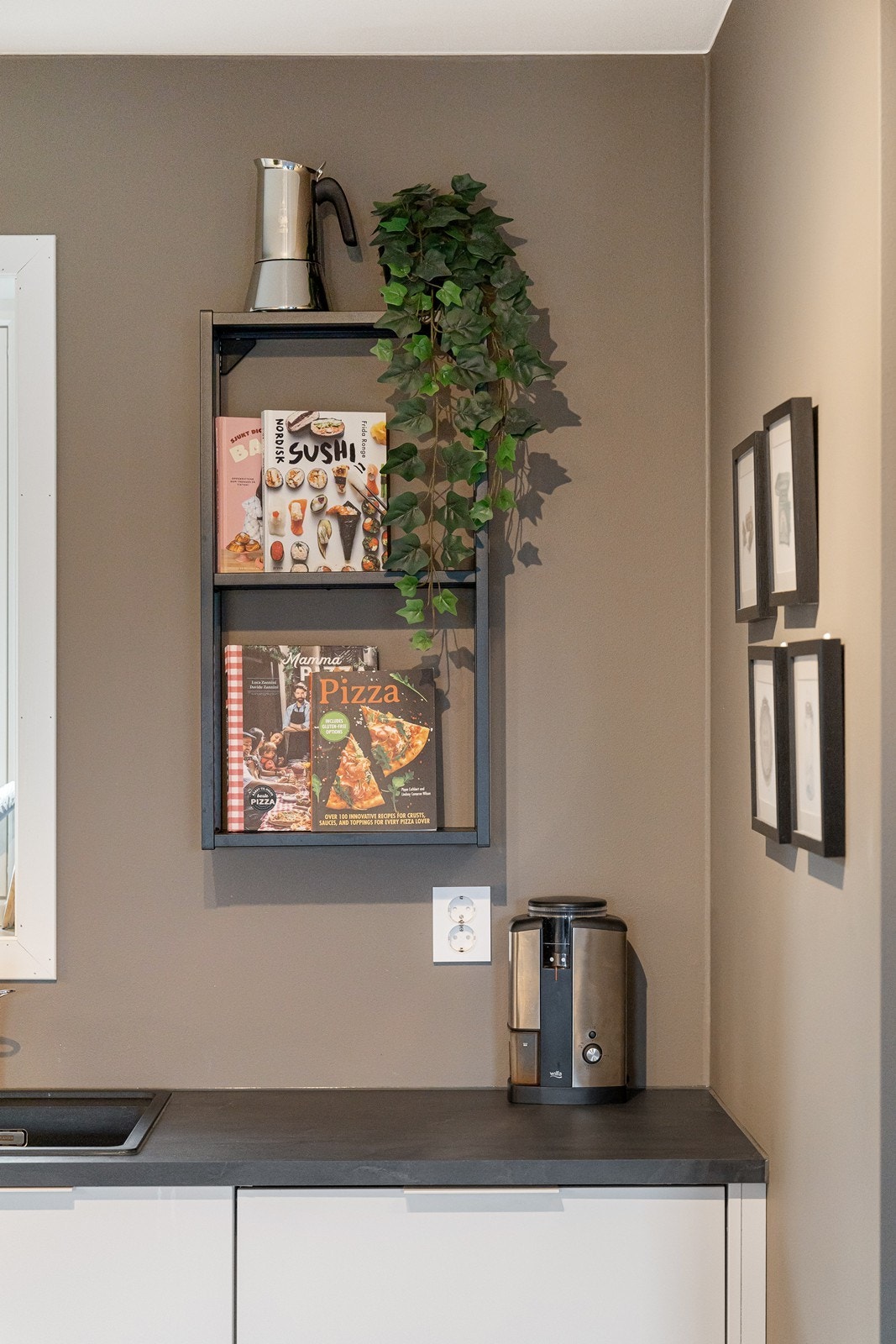 Detaljene er gjennomtenkt i pen stil. Galleribilde