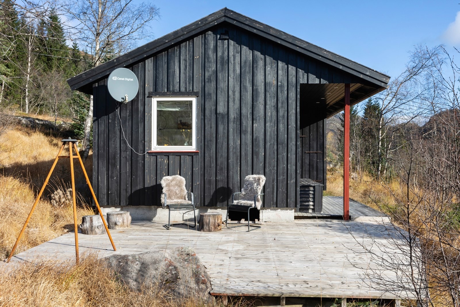 Dette er en festet tomt som er pent opparbeidet og gir mange muligheter for bruk. Galleribilde