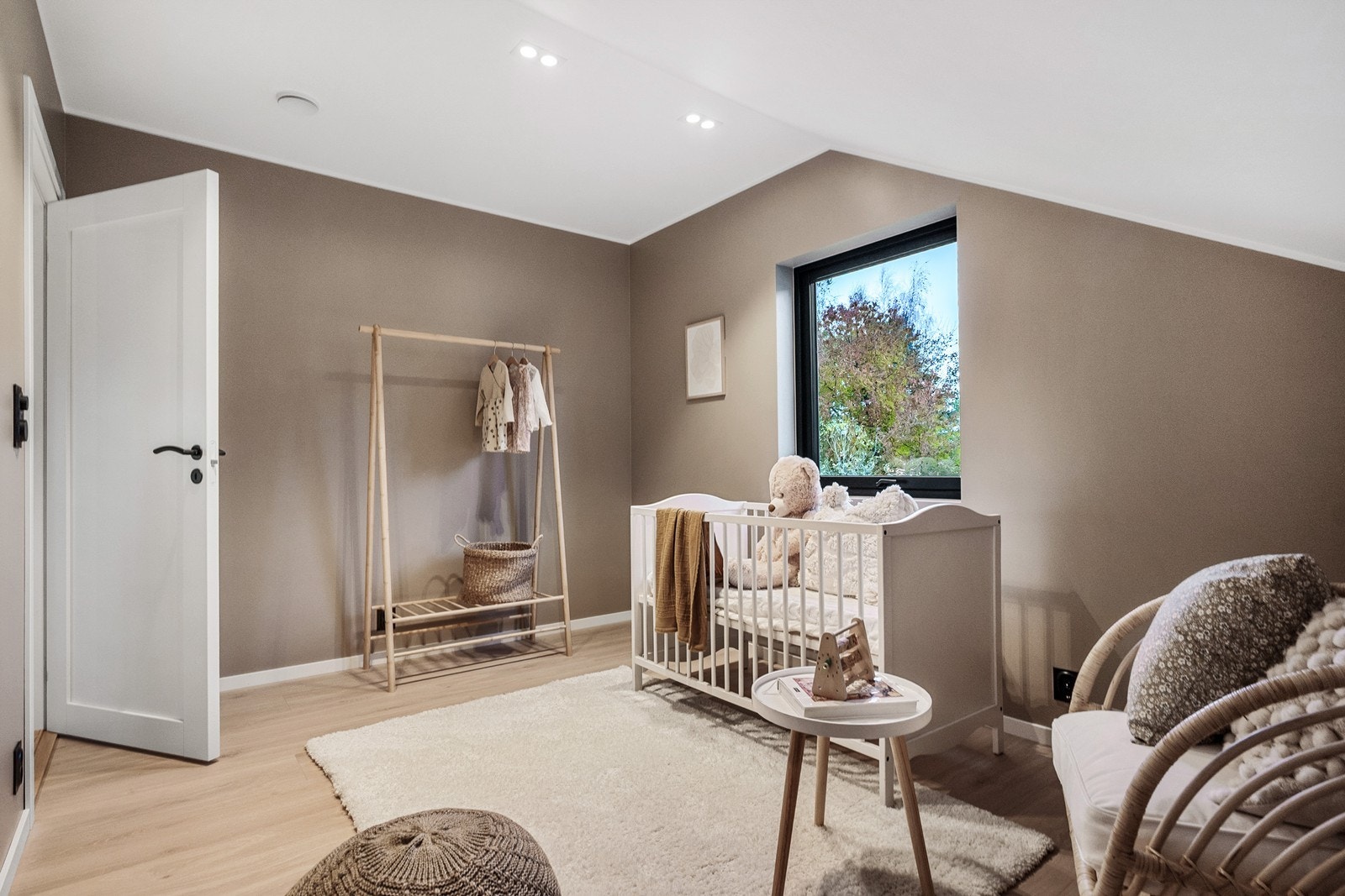 Soverom to og tre er omtrent like store og egner seg godt som barne-, gjeste- eller arbeidsrom. Galleribilde