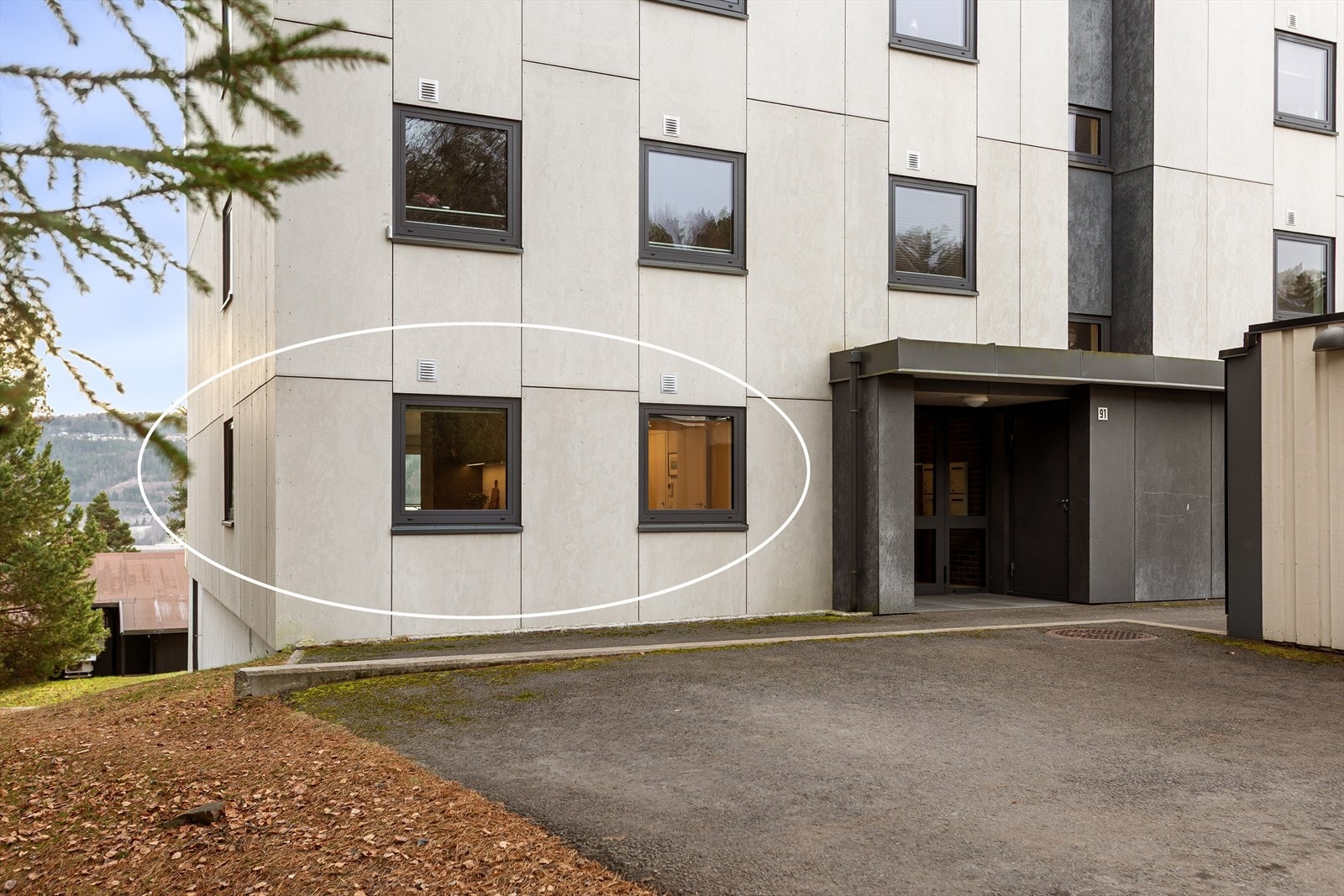 Plassering i første etasje gir lett tilgang til inngangspartiet. Galleribilde