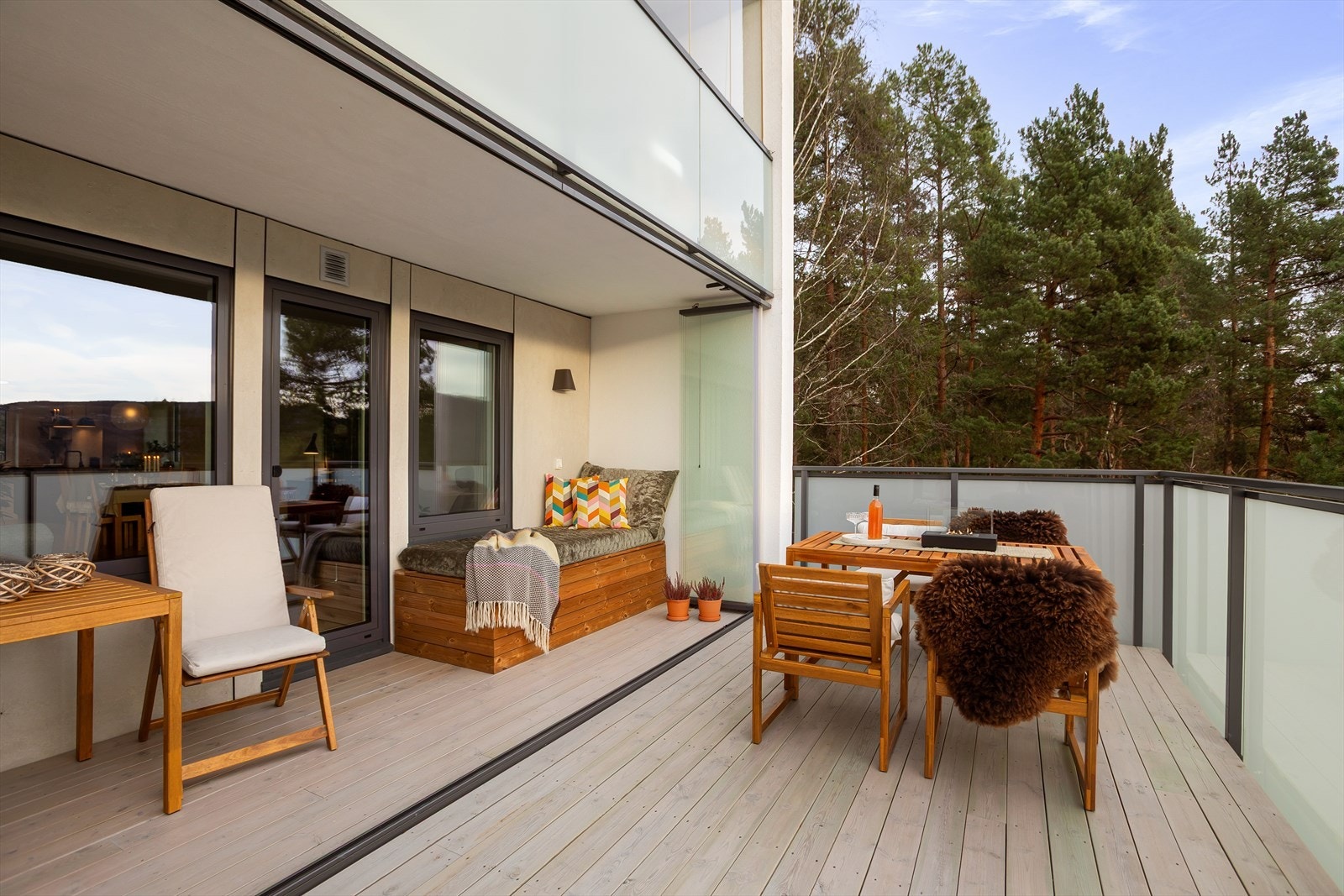 Her har du god plass for både lounge- og spisesmøblement Galleribilde