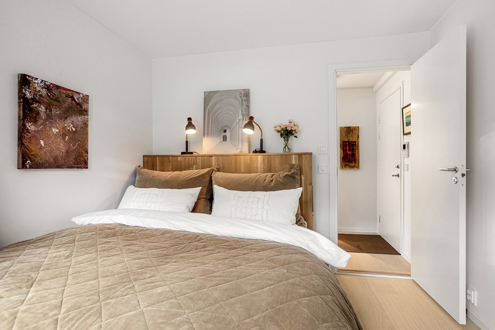 Leiligheten har et fint soverom Galleribilde