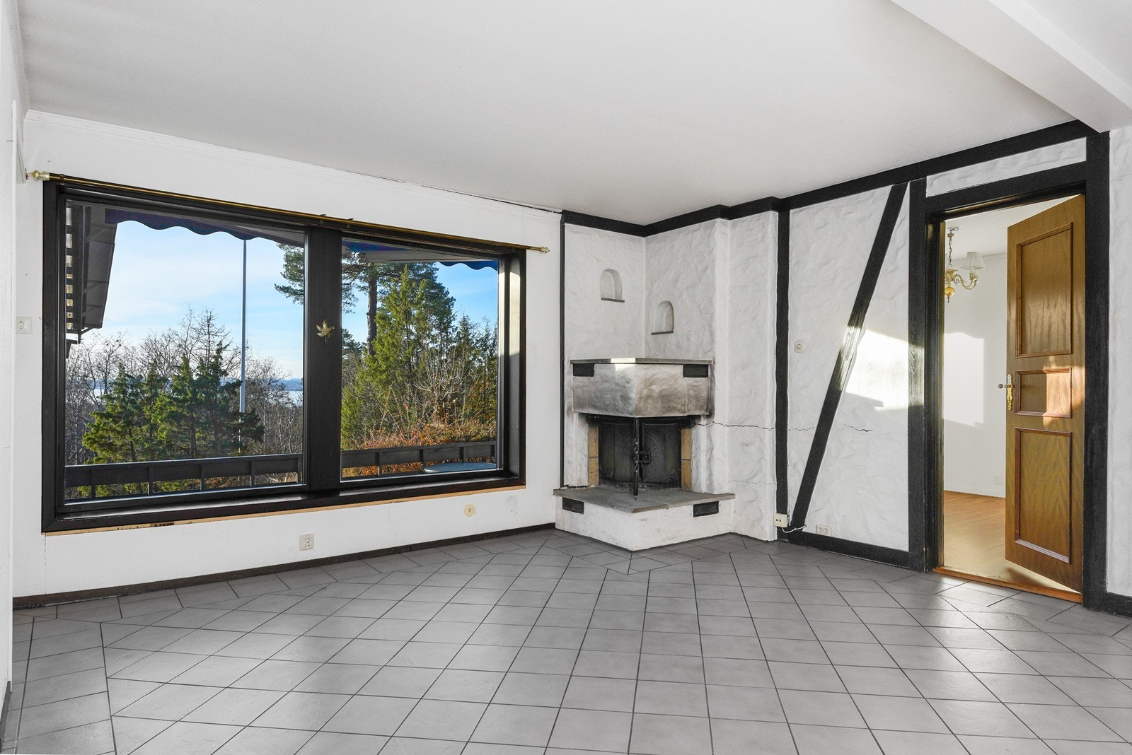 Dette er et rom med flere muligheter, enten man ønsker TV-stue, aktivitetsrom, hjemmekontor eller en egen ungdomssone. Galleribilde