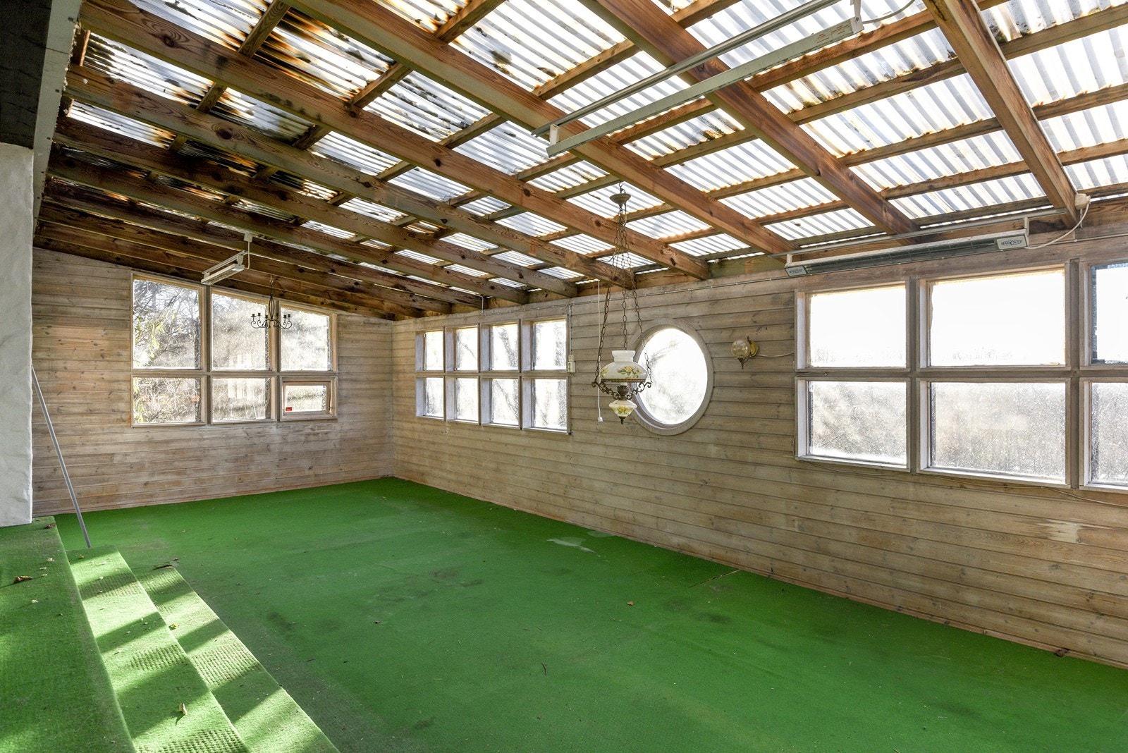 Den innglassede verandaen måler 43 kvm. Den fremkommer ikke på godkjente tegninger. Galleribilde