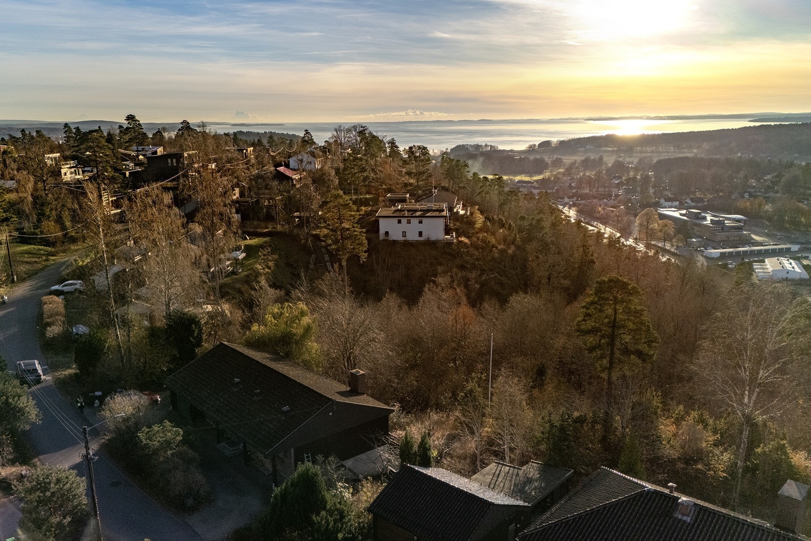 Dette er en sjelden mulighet på Jeløy vestside, i et rolig, naturnært og svært ettertraktet område. Galleribilde