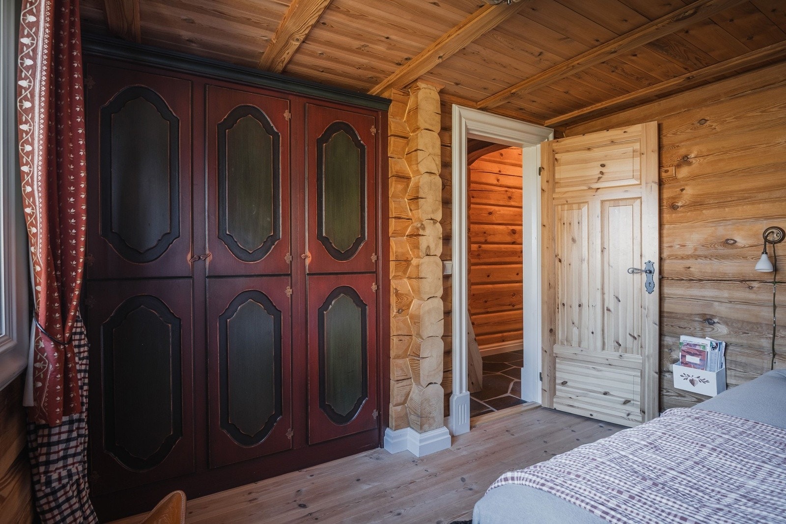 1. etasjen har også 2 andre soverom av god størrelse.