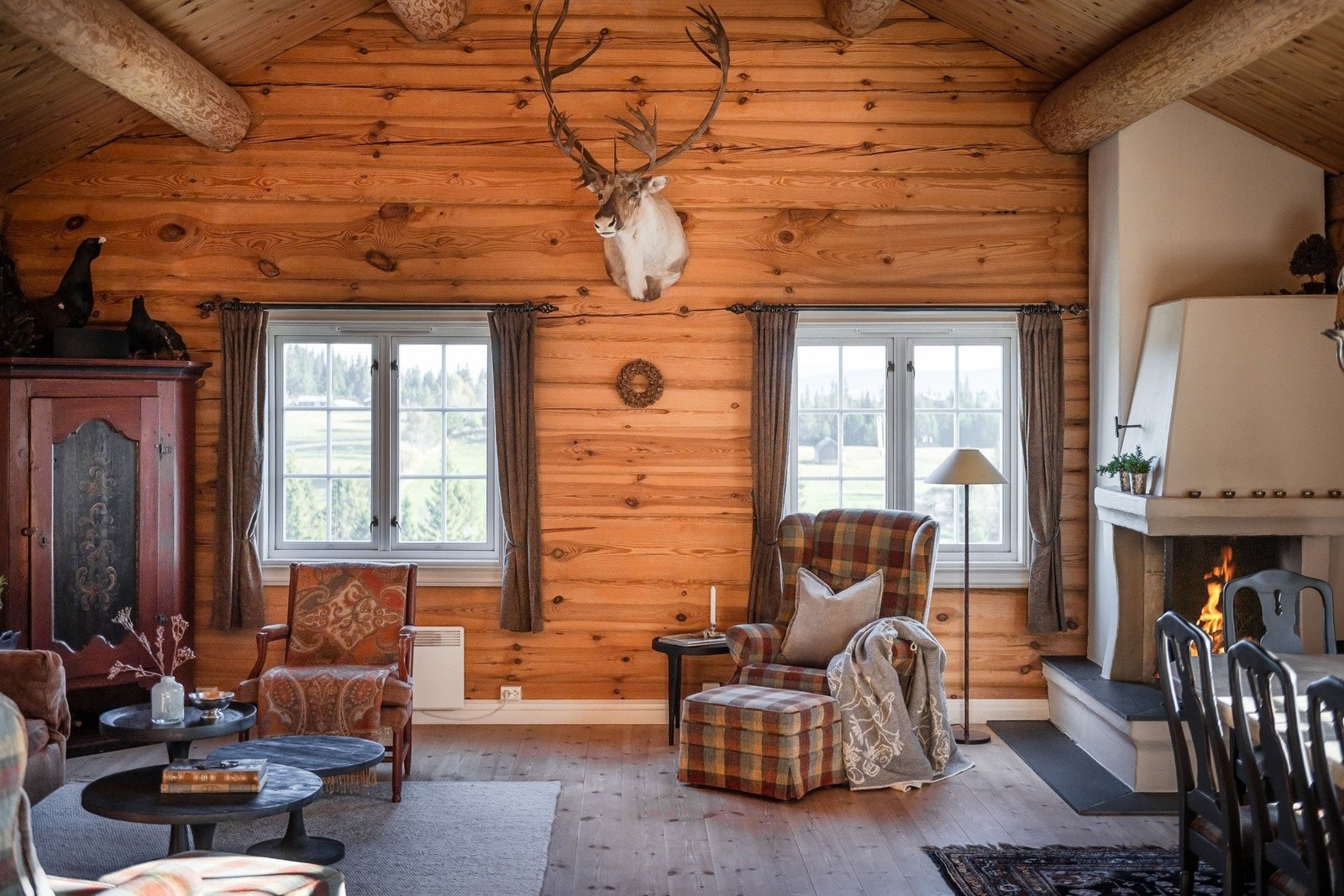 Gode vindusflater som slipper inn rikelig med naturlig lys.