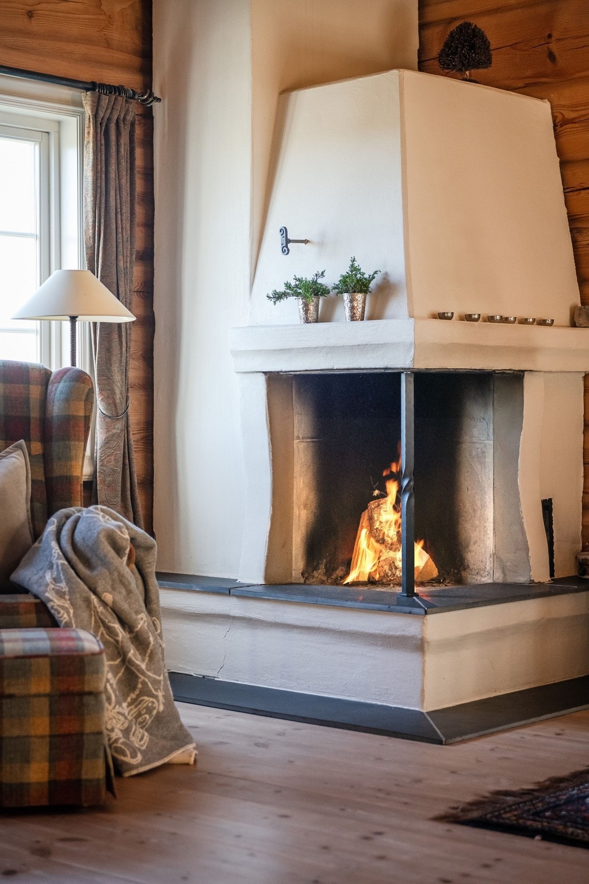 Stuens peis gir en lun stemning på kalde vinterdager.