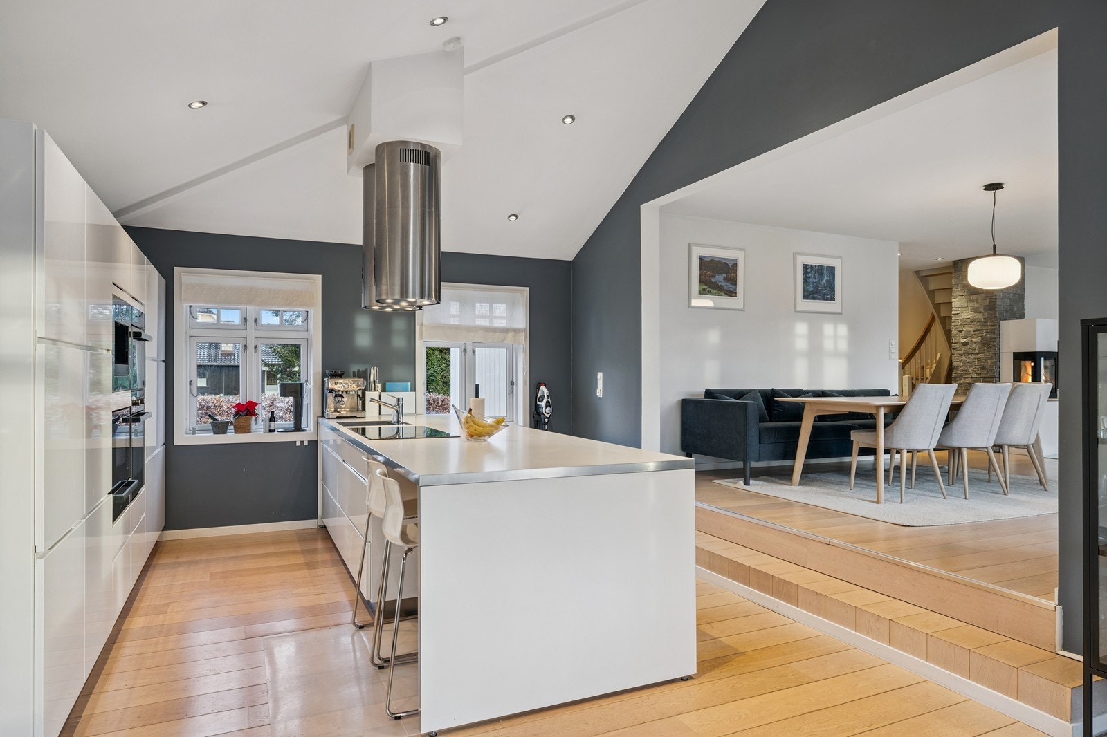 Den byr innvendig på moderne løsninger og mye plass. Galleribilde