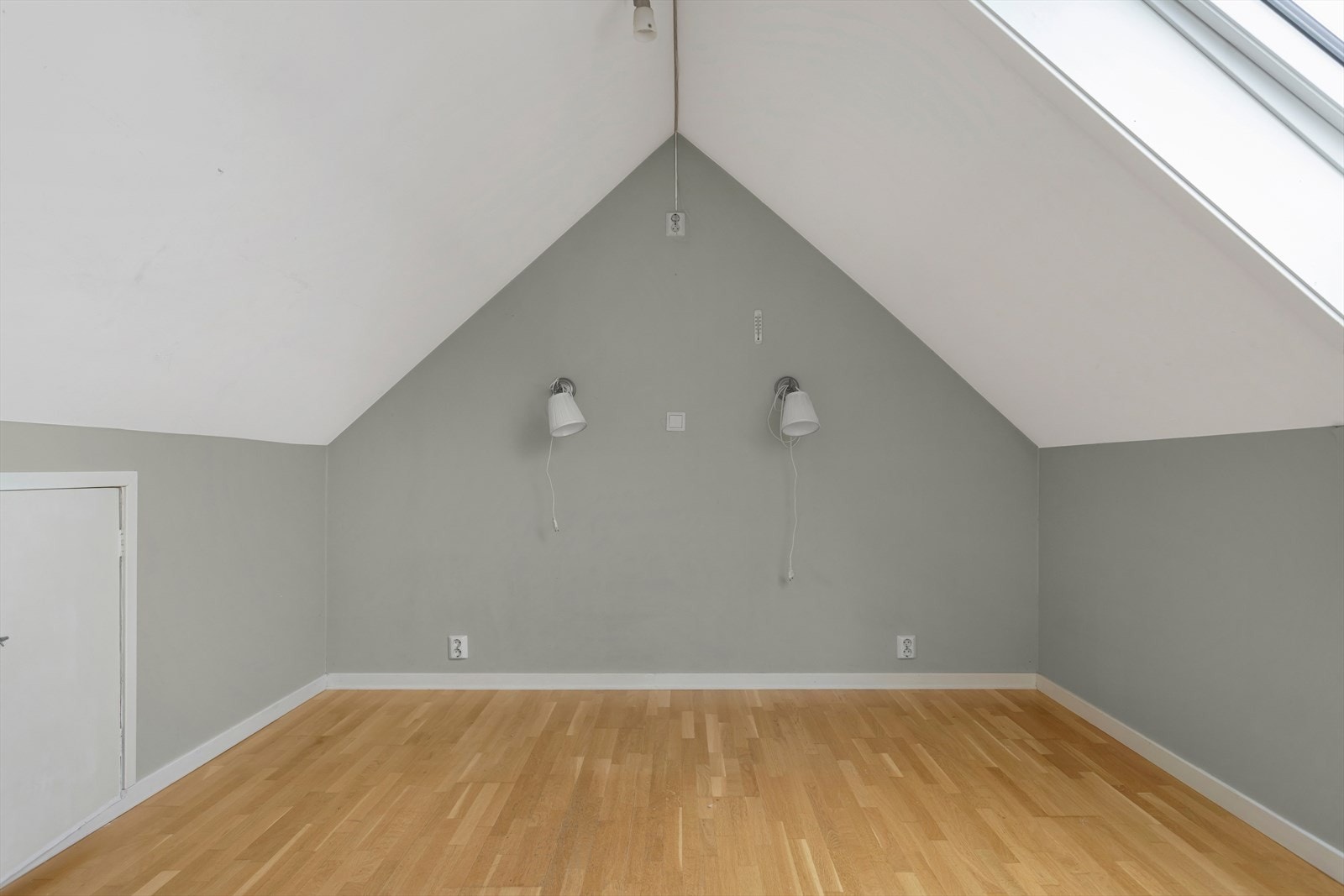 Soverommet er ca. 8 m² og har god plass til stor seng. Galleribilde