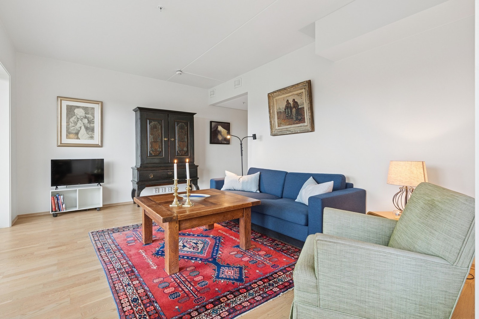 Stuen gir rikelig med møbleringsmuligheter. Galleribilde