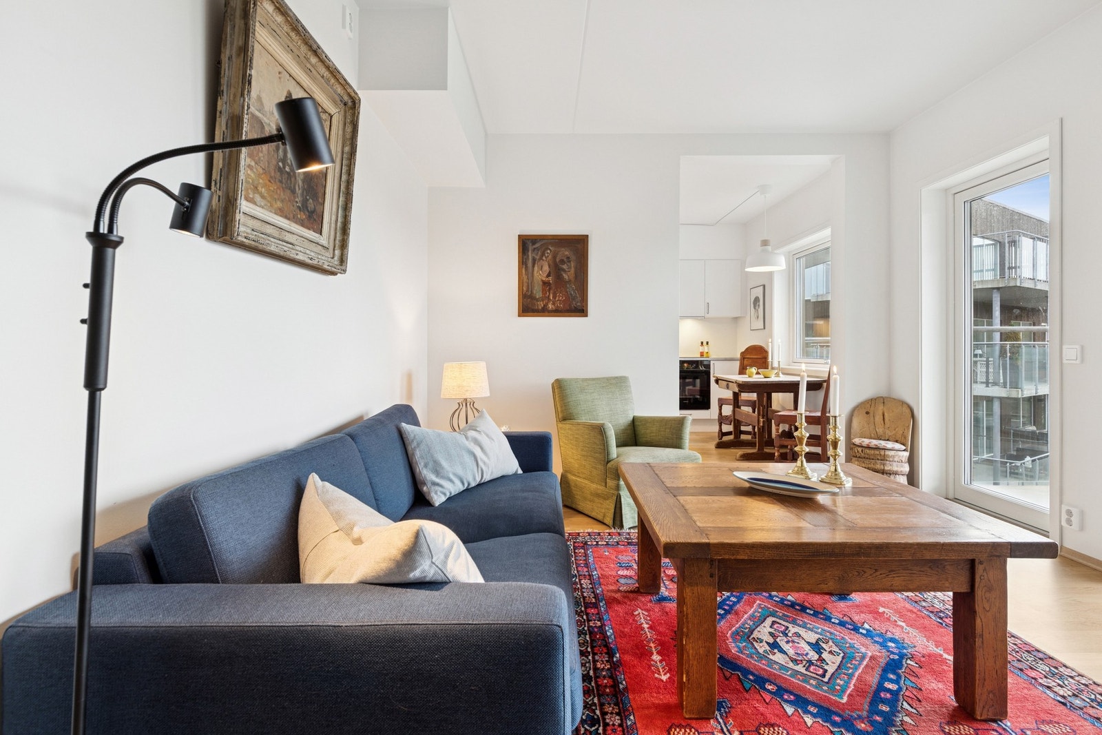 Leiligheten er malt i lyse farger som gjør det enkelt å innrede etter eget ønske. Galleribilde