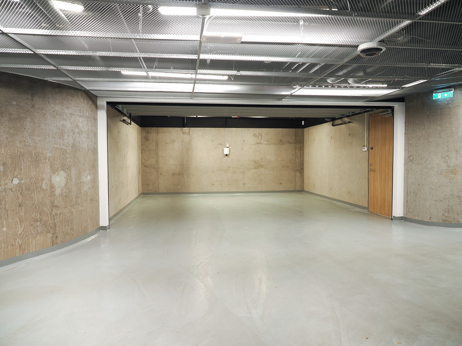 Det medfølger to garasjeplasser i oppvarmet anlegg. En med EL-billader. Galleribilde