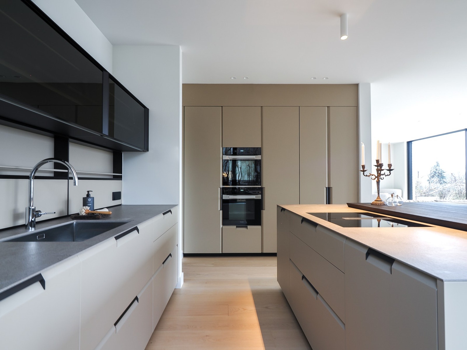 Kjøkkenskuffene lukker seg med et lite sukk Galleribilde