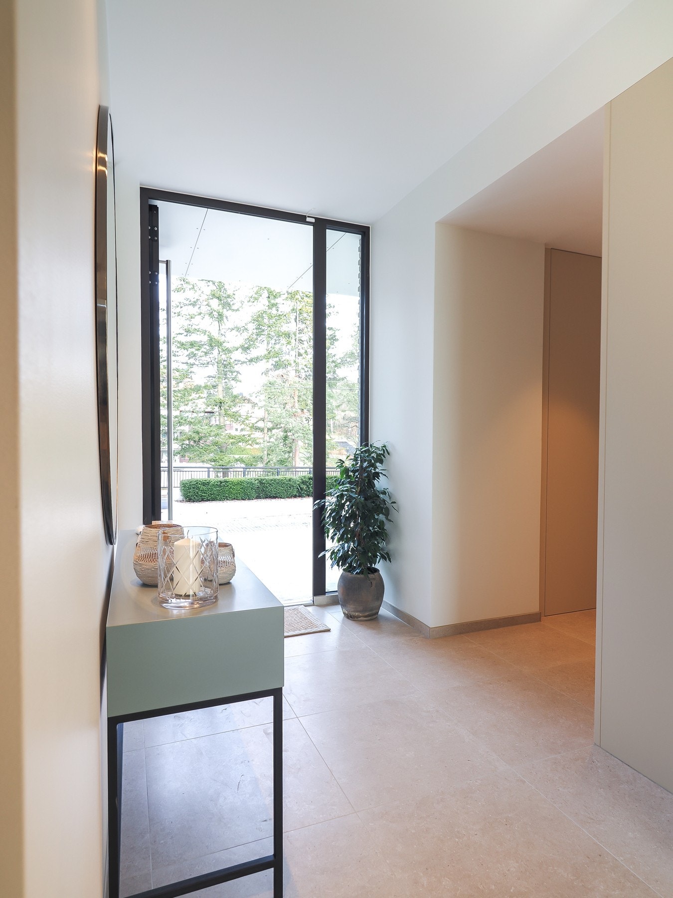 Hyggelig entrè/ gang med garderobeplass Galleribilde