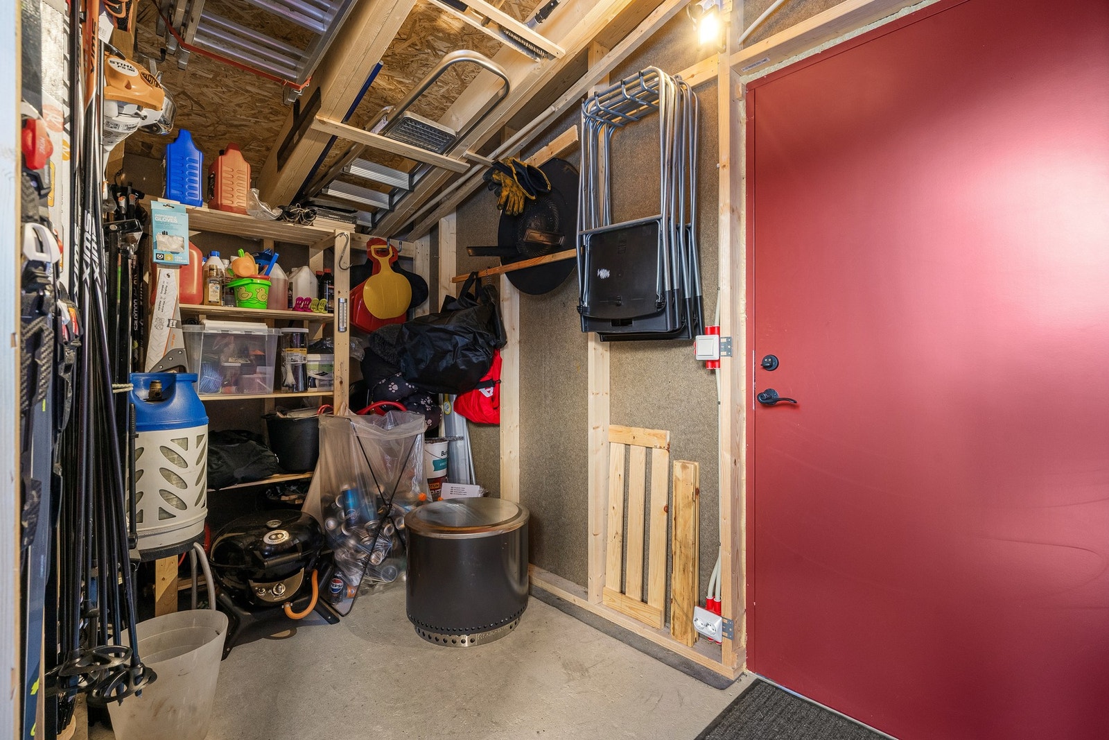 Bod i bakkant av garasjen. Her kan du også preppe skiene dine. Galleribilde