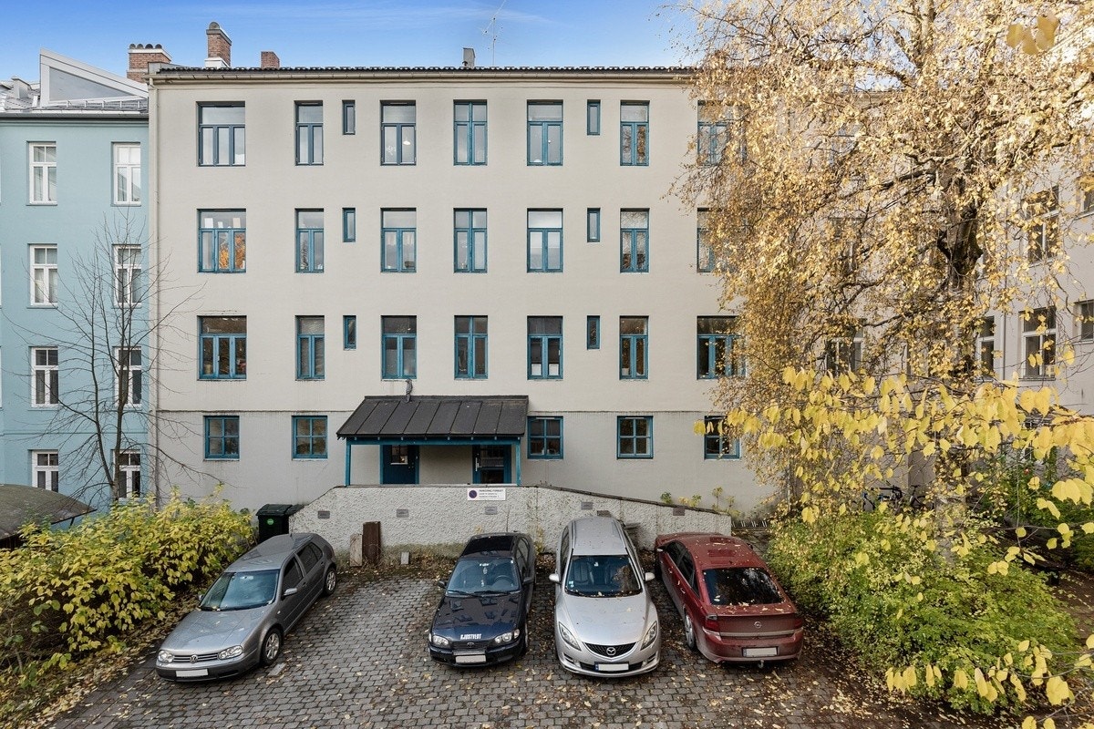 Fasade - bakside Galleribilde