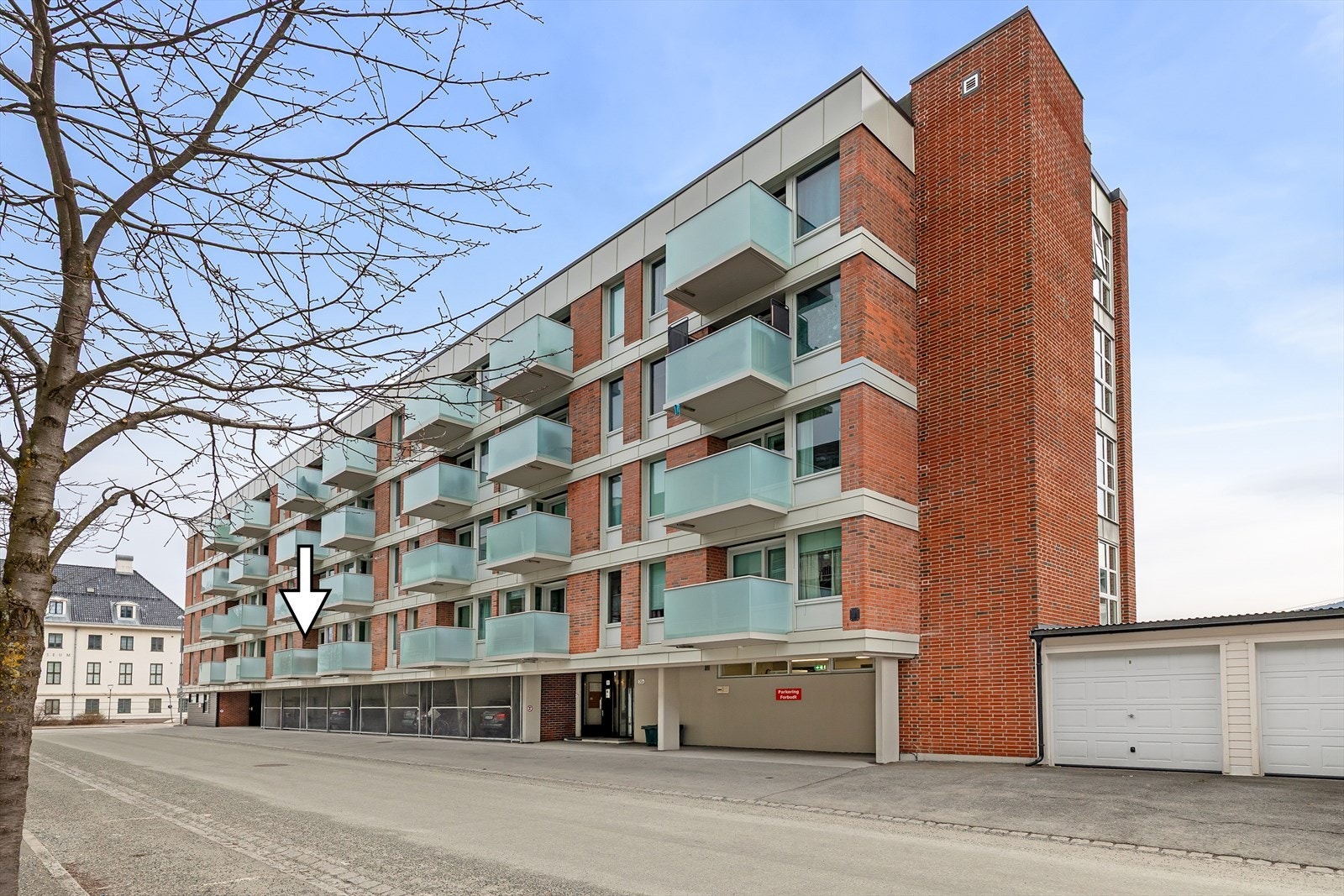 Dette er en meget pen leilighet beliggende i 2. etasje i populær blokk med sentrumsnær beliggenhet Galleribilde