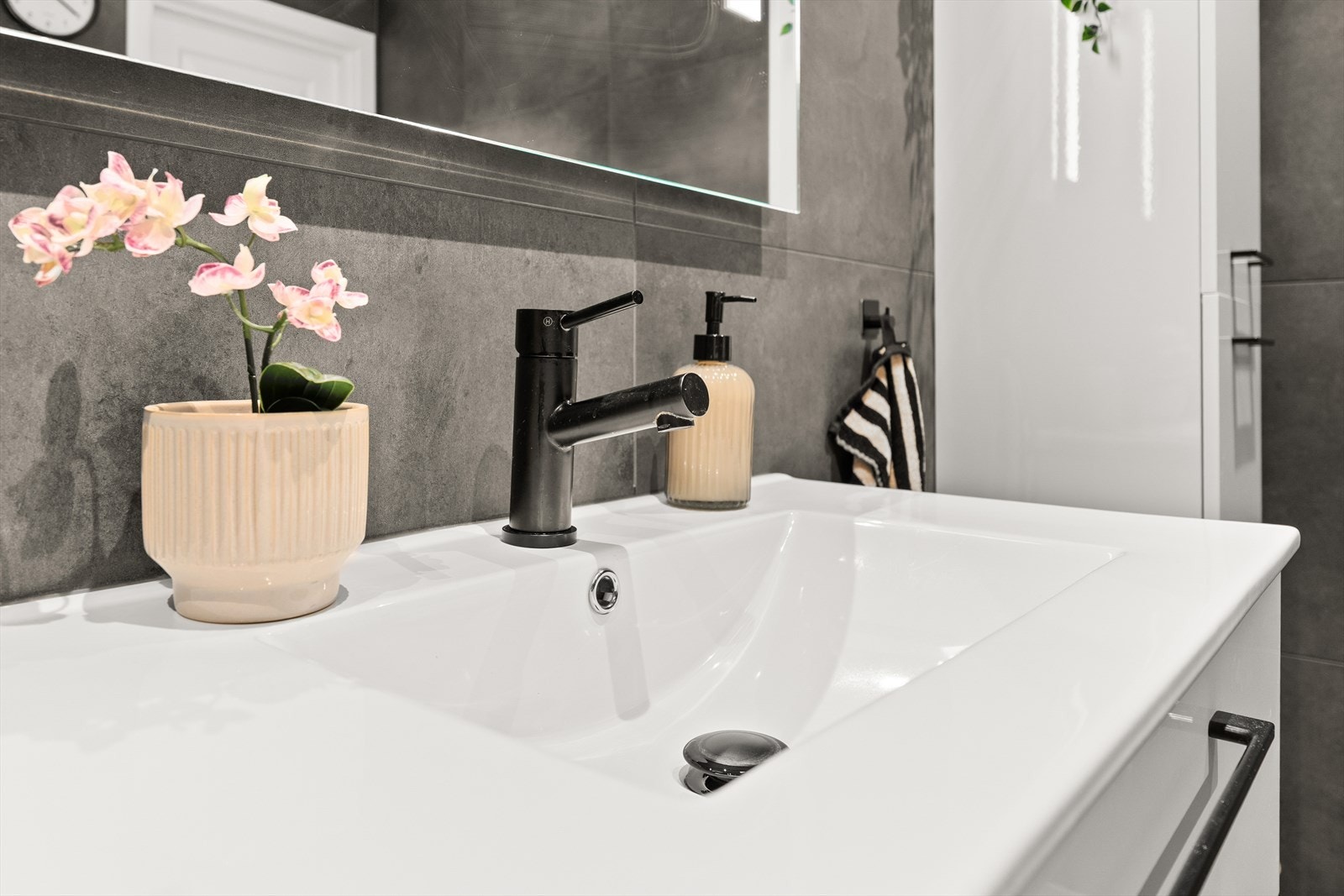 Servant med moderne farger Galleribilde