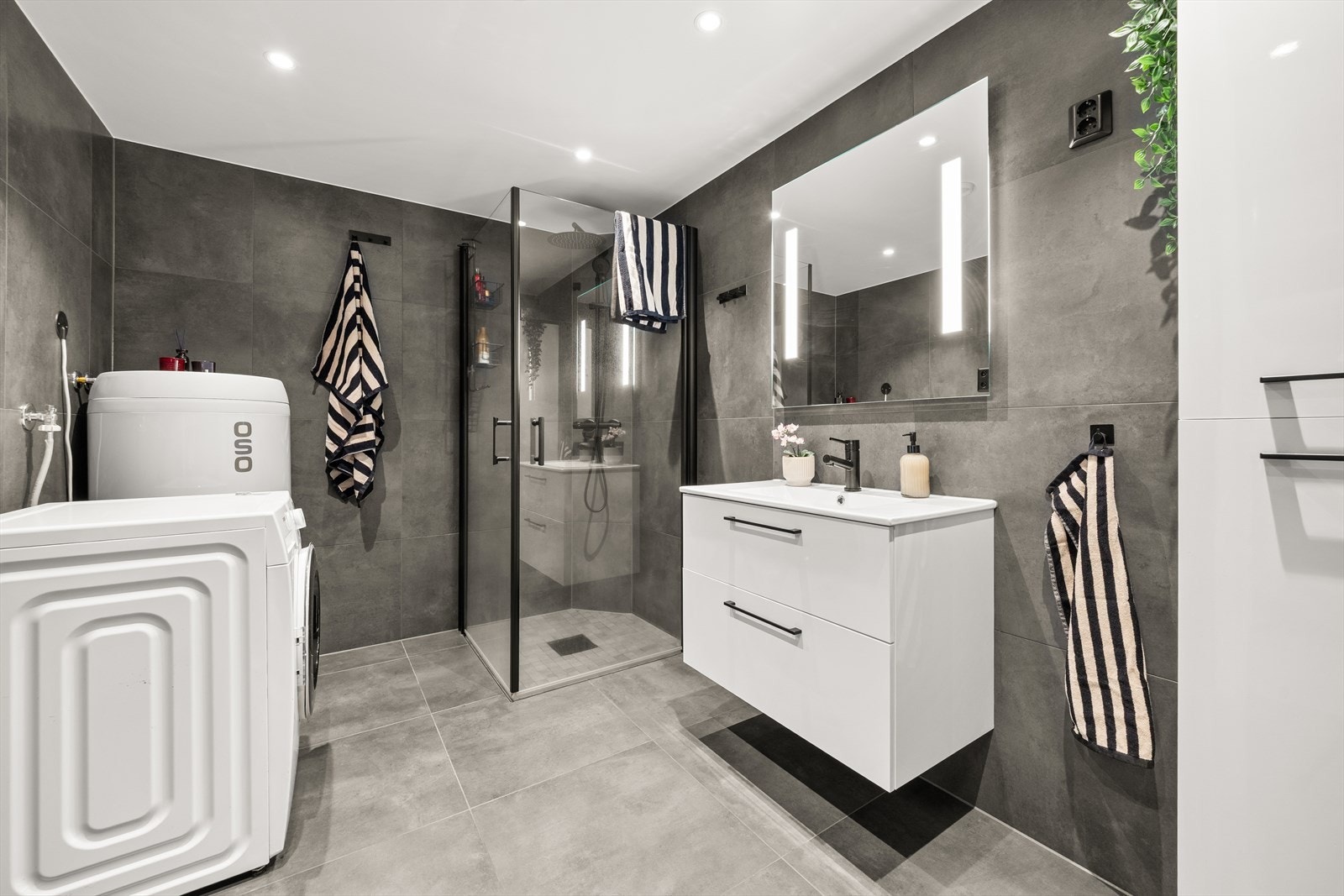 Meget lekkert bad oppusset i regi av borettslaget i 2024 Galleribilde