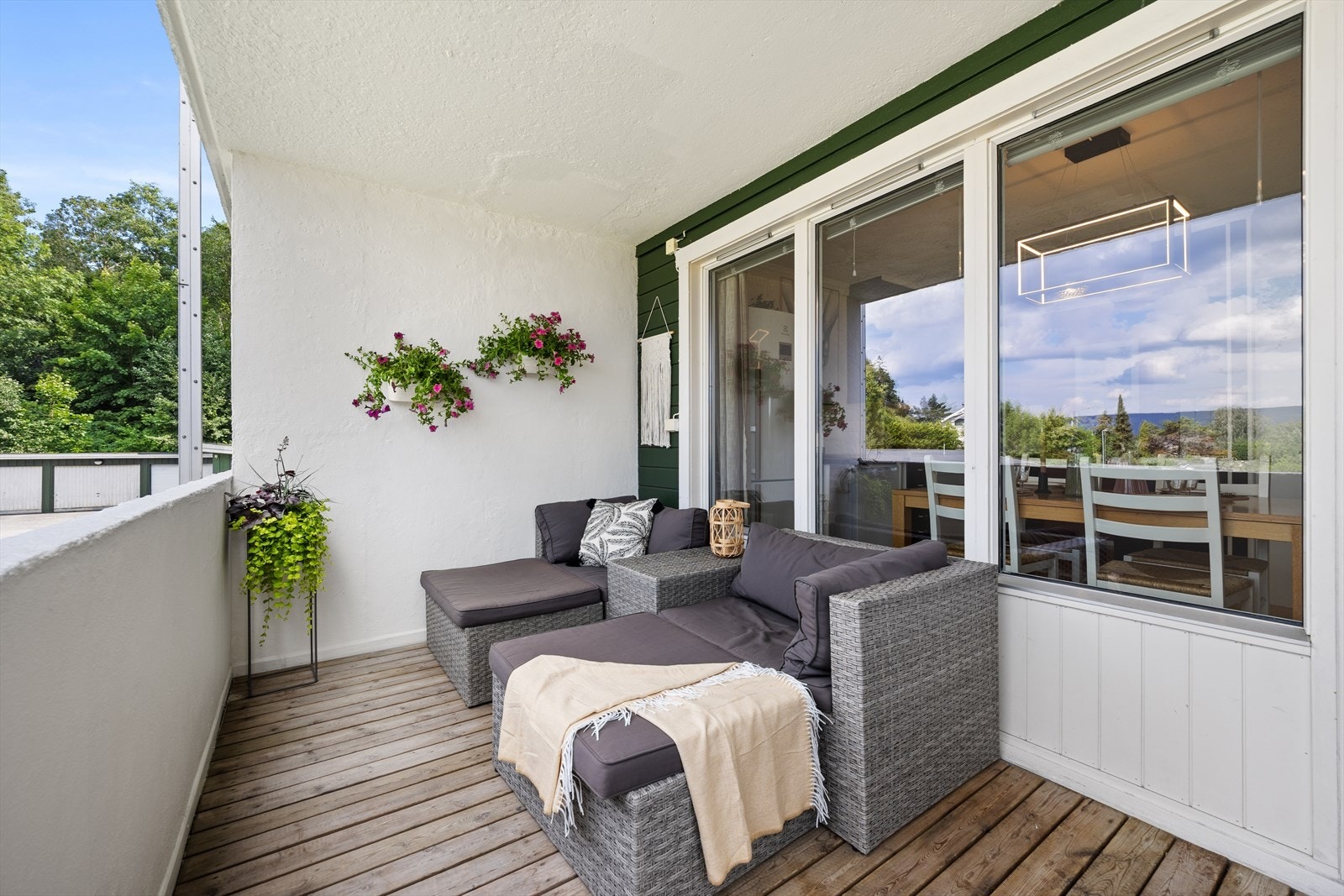 Det er god plass for utemøblement Galleribilde