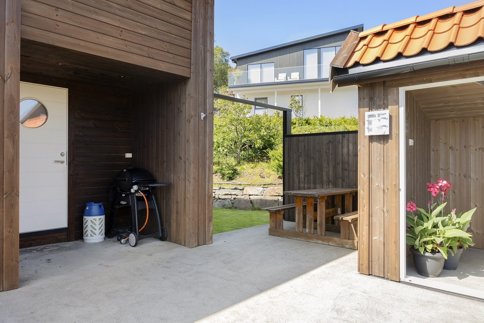 Bi-inngang hovedetasje. Galleribilde