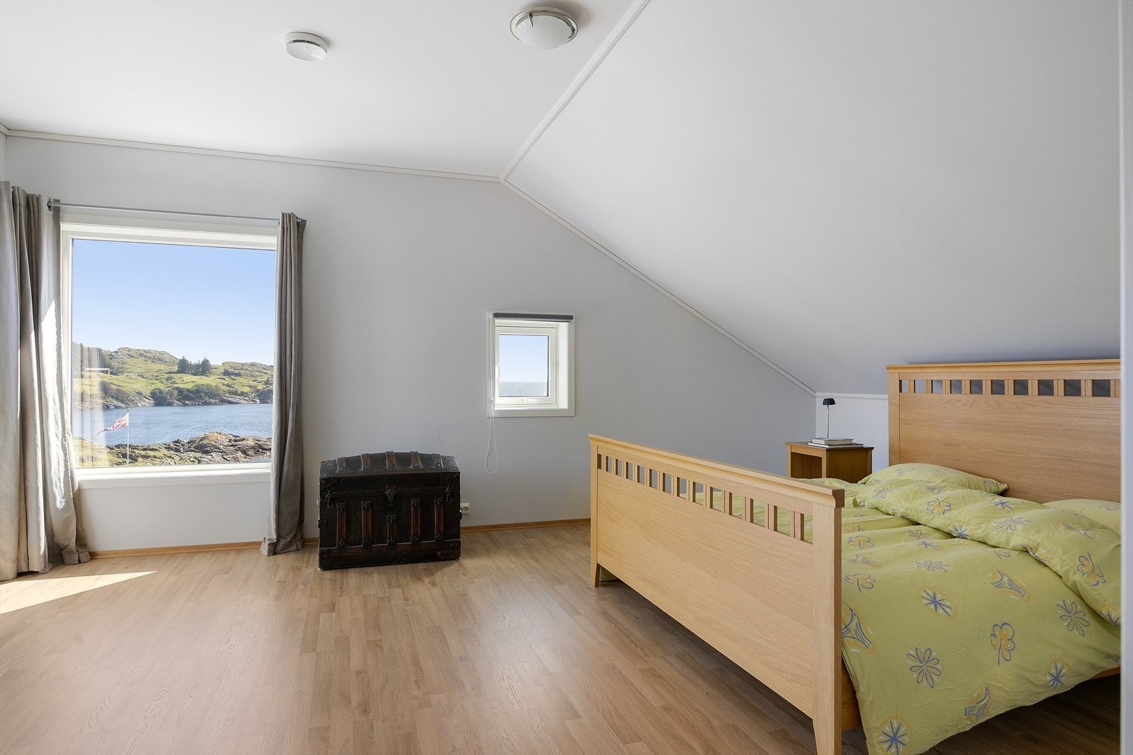 Romslig soverom. Galleribilde