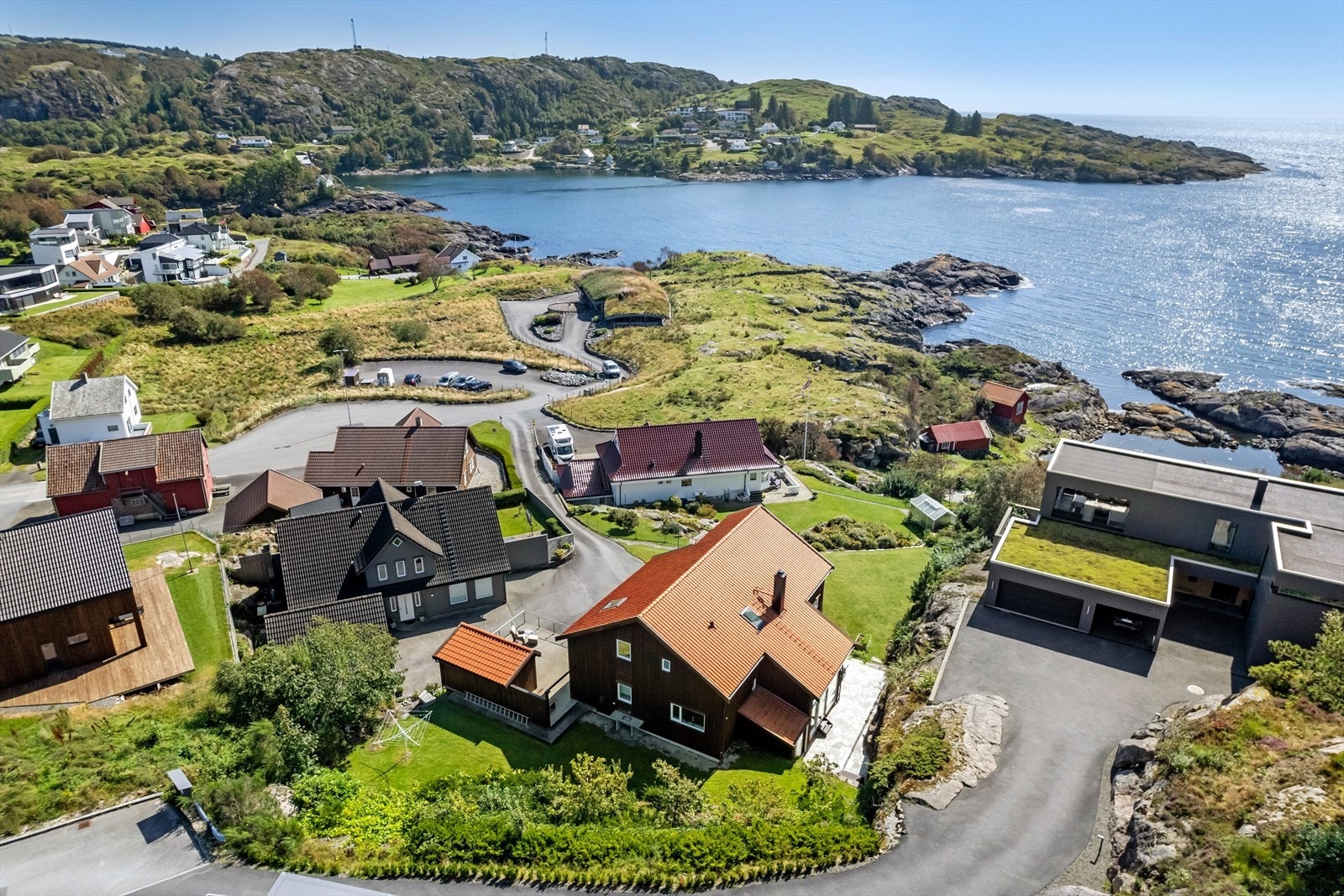 Dette er et sted som virkelig lar deg kombinere roen av å bo i naturskjønne omgivelser med den korte avstanden til det urbane og praktiske i hverdagen. Galleribilde