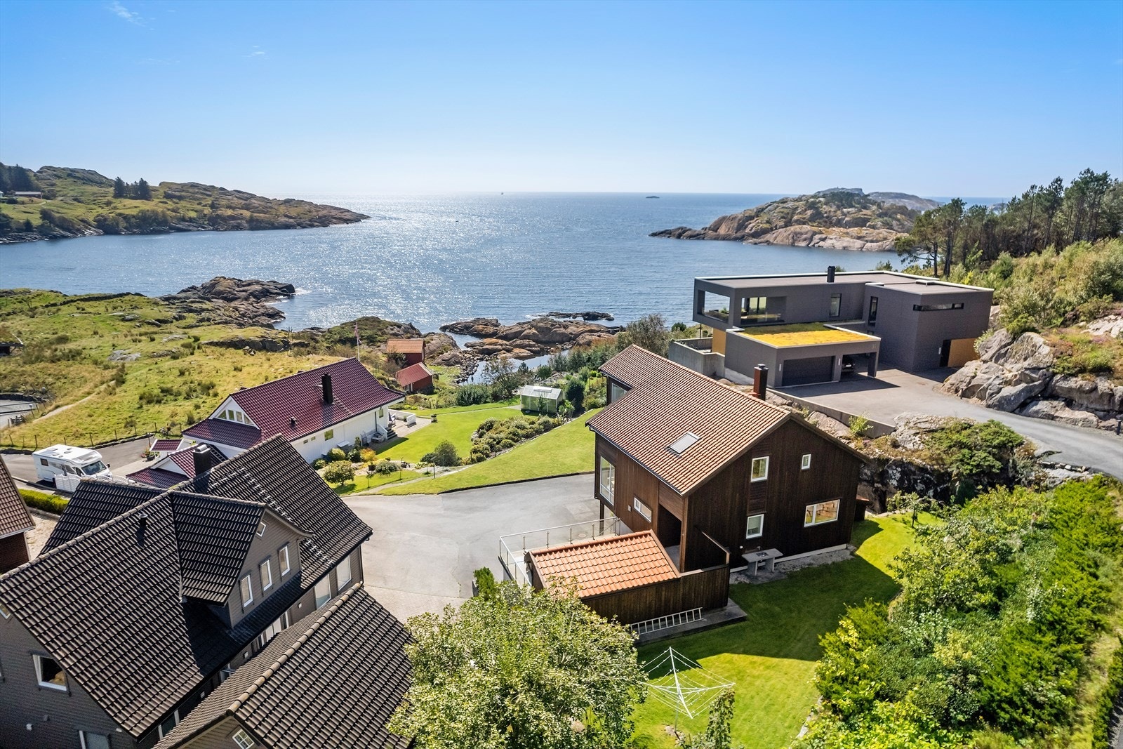 Hestnesveien 293 har en fantastisk beliggenhet ytterst i Hestnes. Galleribilde