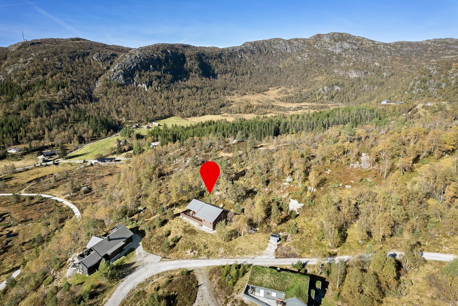 Dette er et perfekt sted for deg som søker ro og avkobling i vakker natur, enten det er sommer eller vinter. Galleribilde