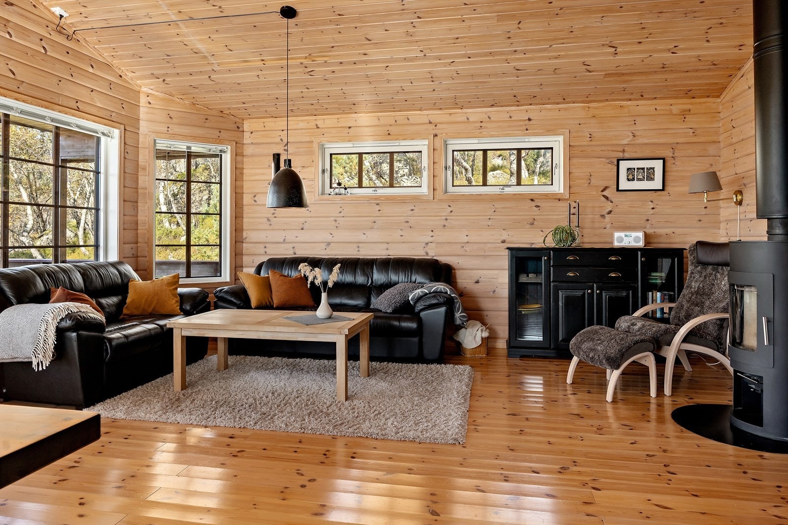 Fin sofakrok, vedovn i stue. Galleribilde