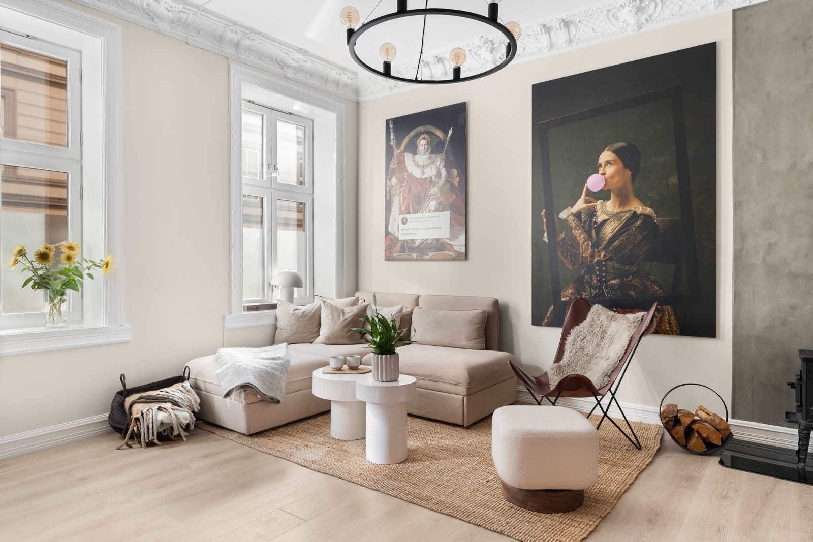 Gulvene nye fra 2022, lagt med varmefolie under, for en behagelig temperatur, året rundt. Hyggelig vedovn i stuen. Galleribilde