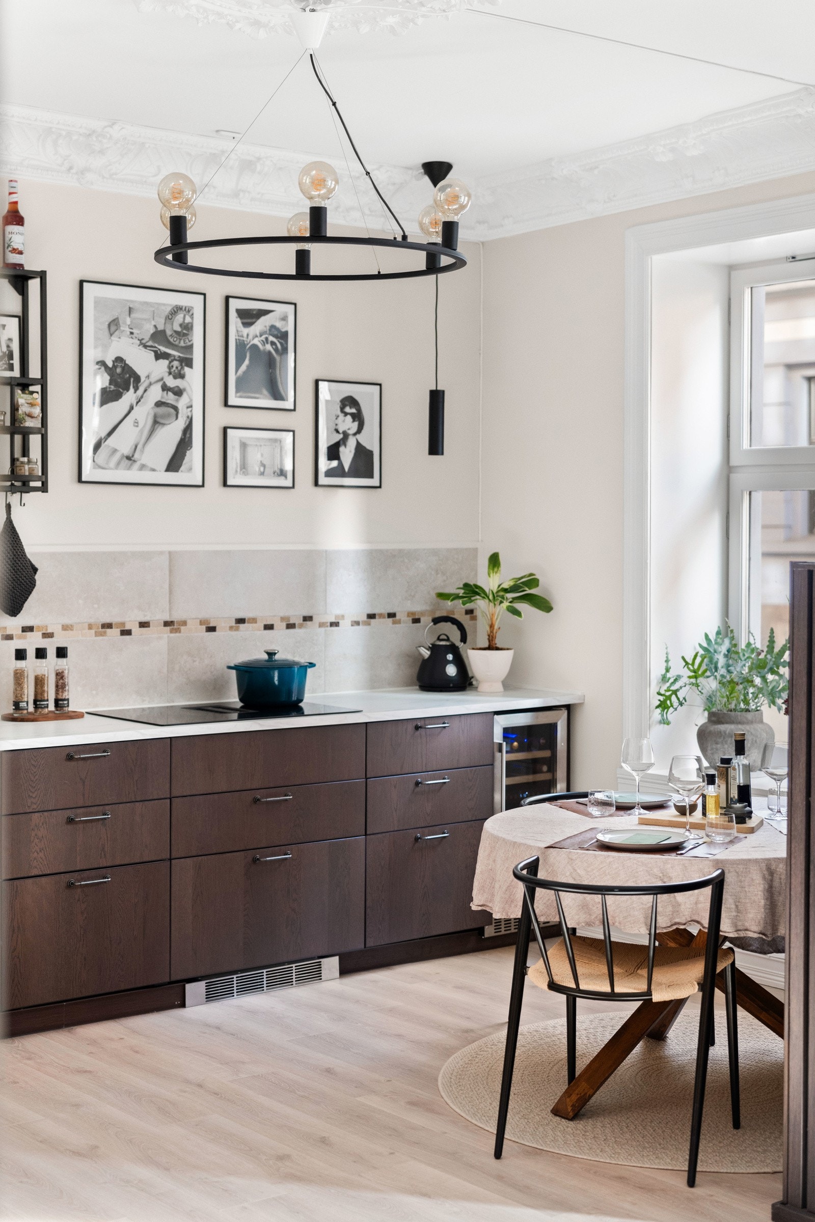 Mye inkludert i felleskostnadene, blant annet varmtvann og internett/TV fra Telia. Galleribilde