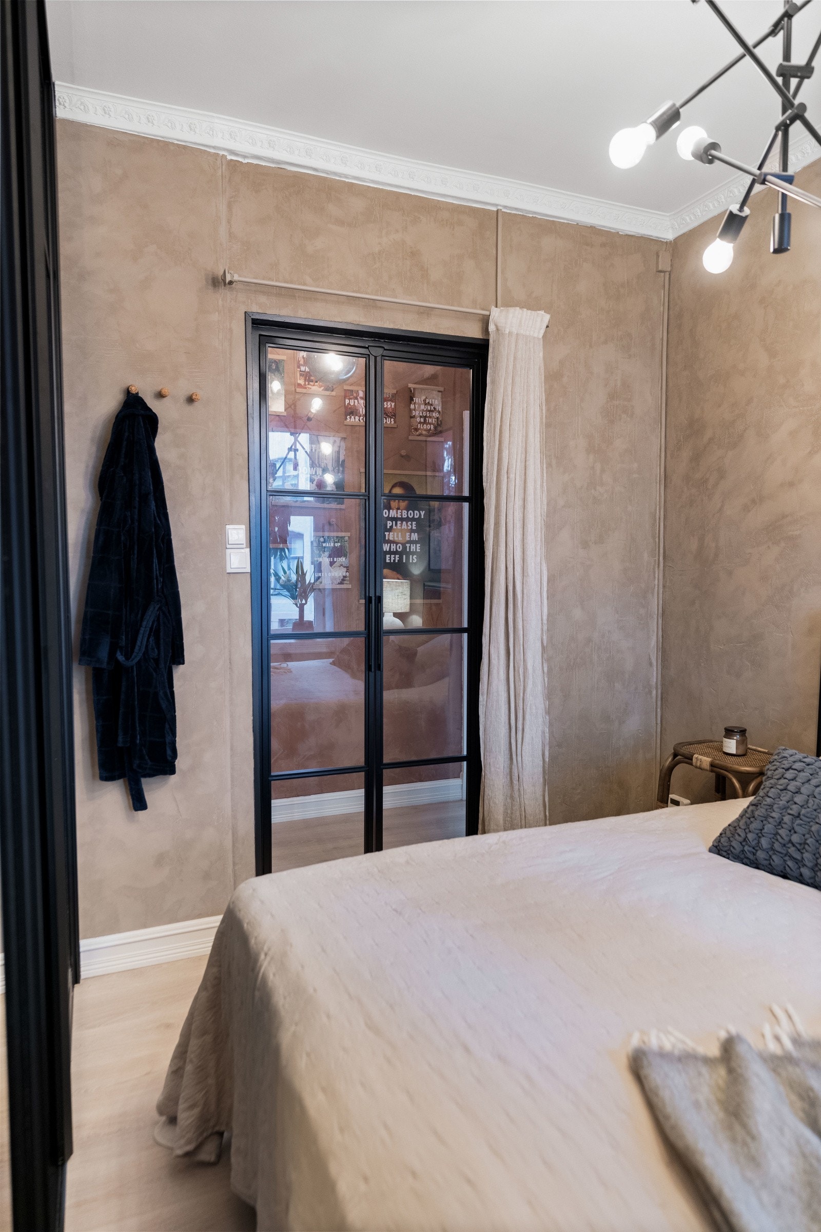 Fra soverom mot gang. Galleribilde