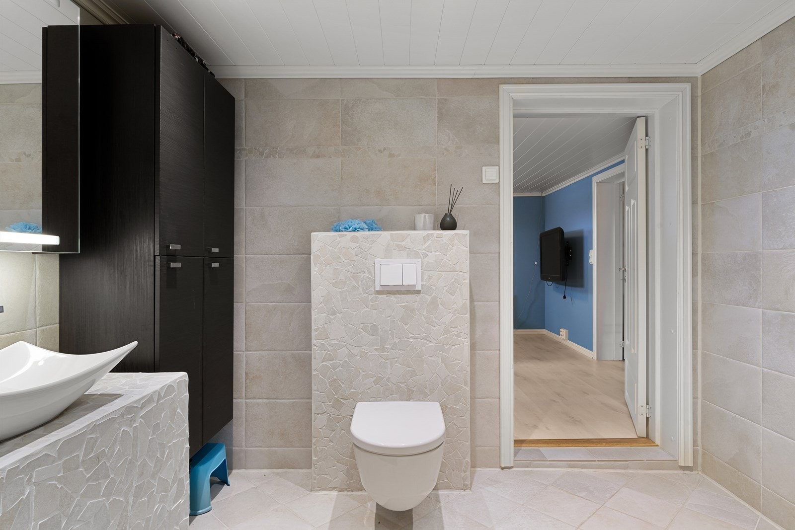 Lyst og fint bad i kjeller Galleribilde