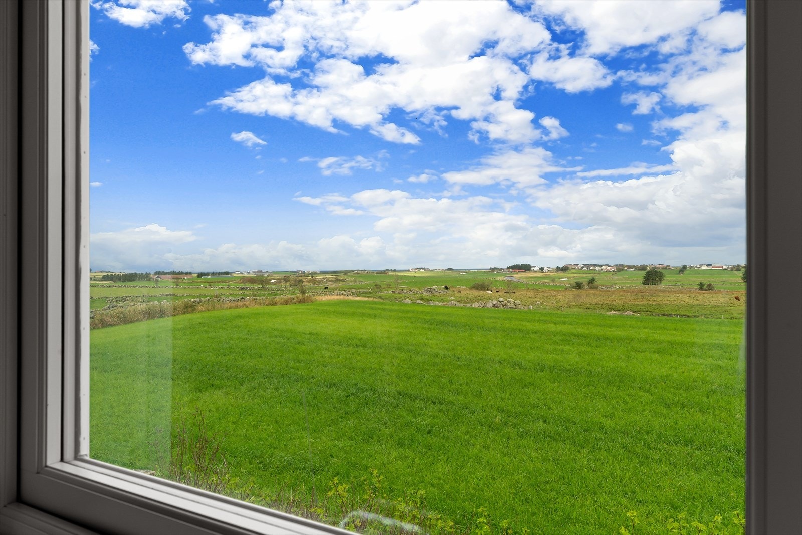 Upåklagelig utsikt fra soverom i 2 etasje! Galleribilde