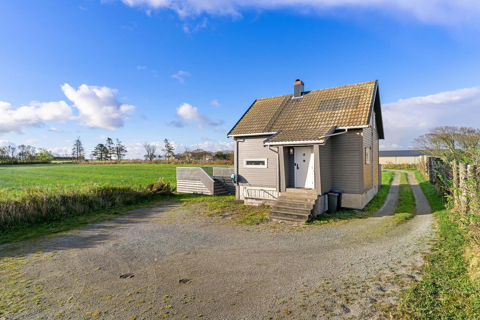 Flott landlig beliggenhet med få naboer Galleribilde