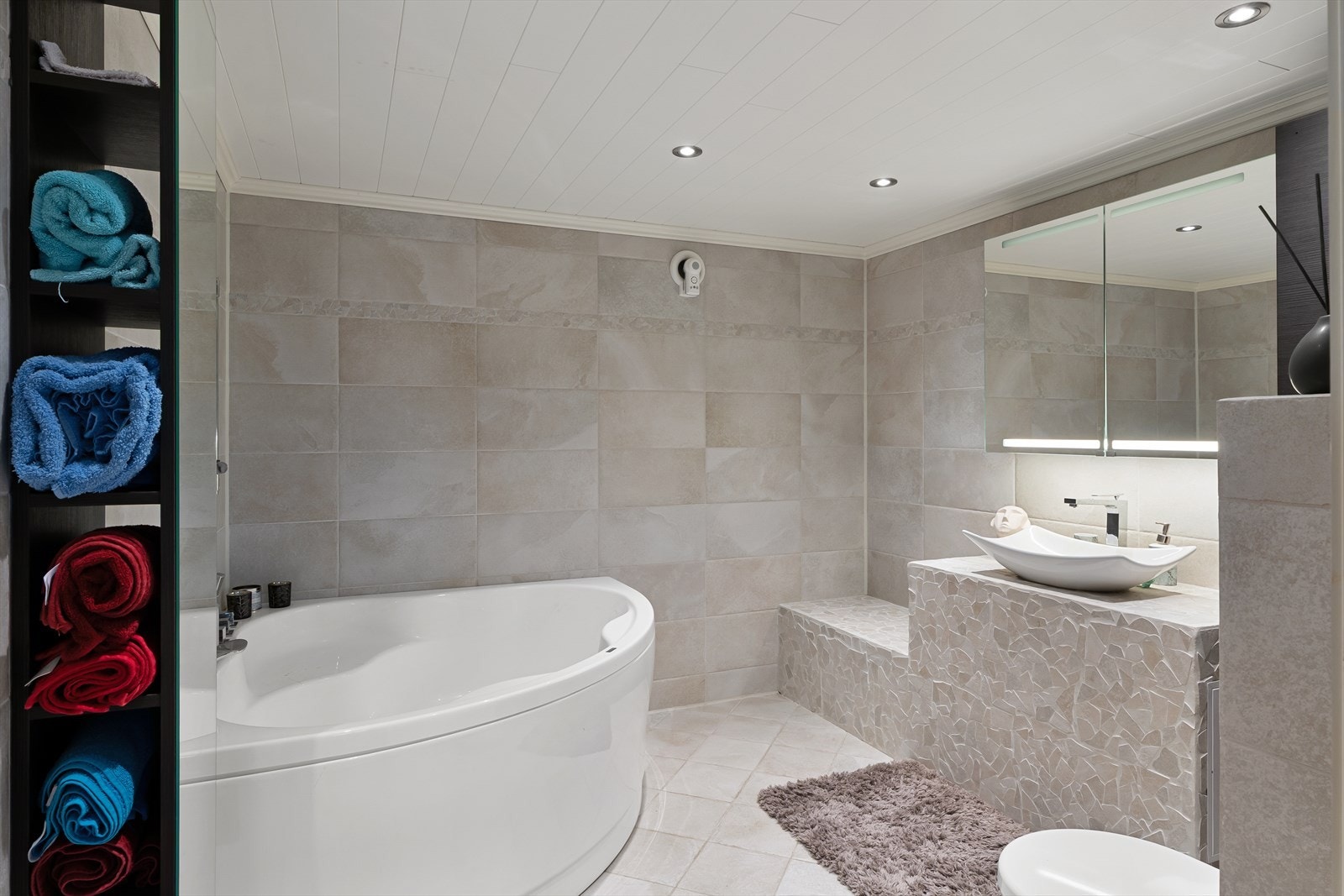 Badekar på badet i kjeller Galleribilde