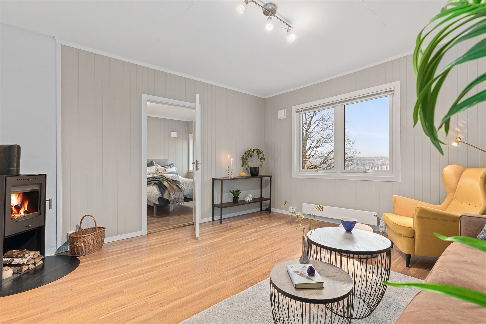 Fra stuen er det adkomst til soverommet Galleribilde