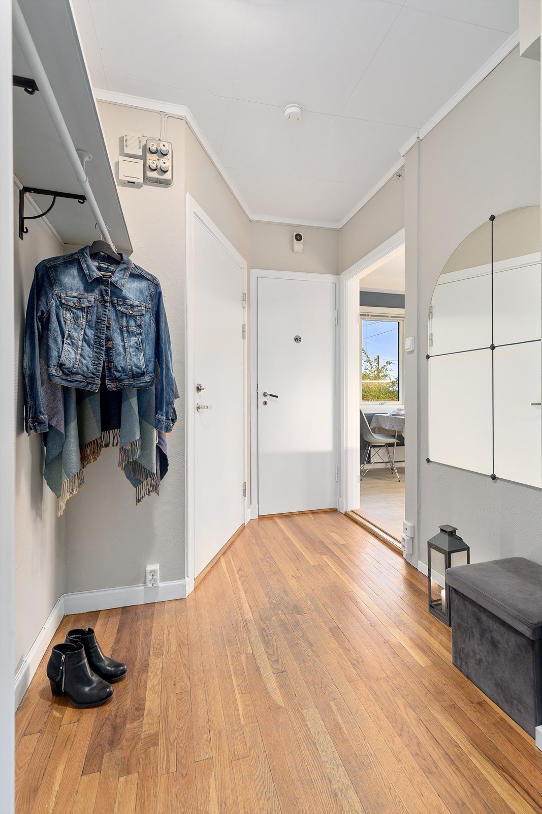 Velkommen hjem! Entré med plass for å henge fra seg Galleribilde