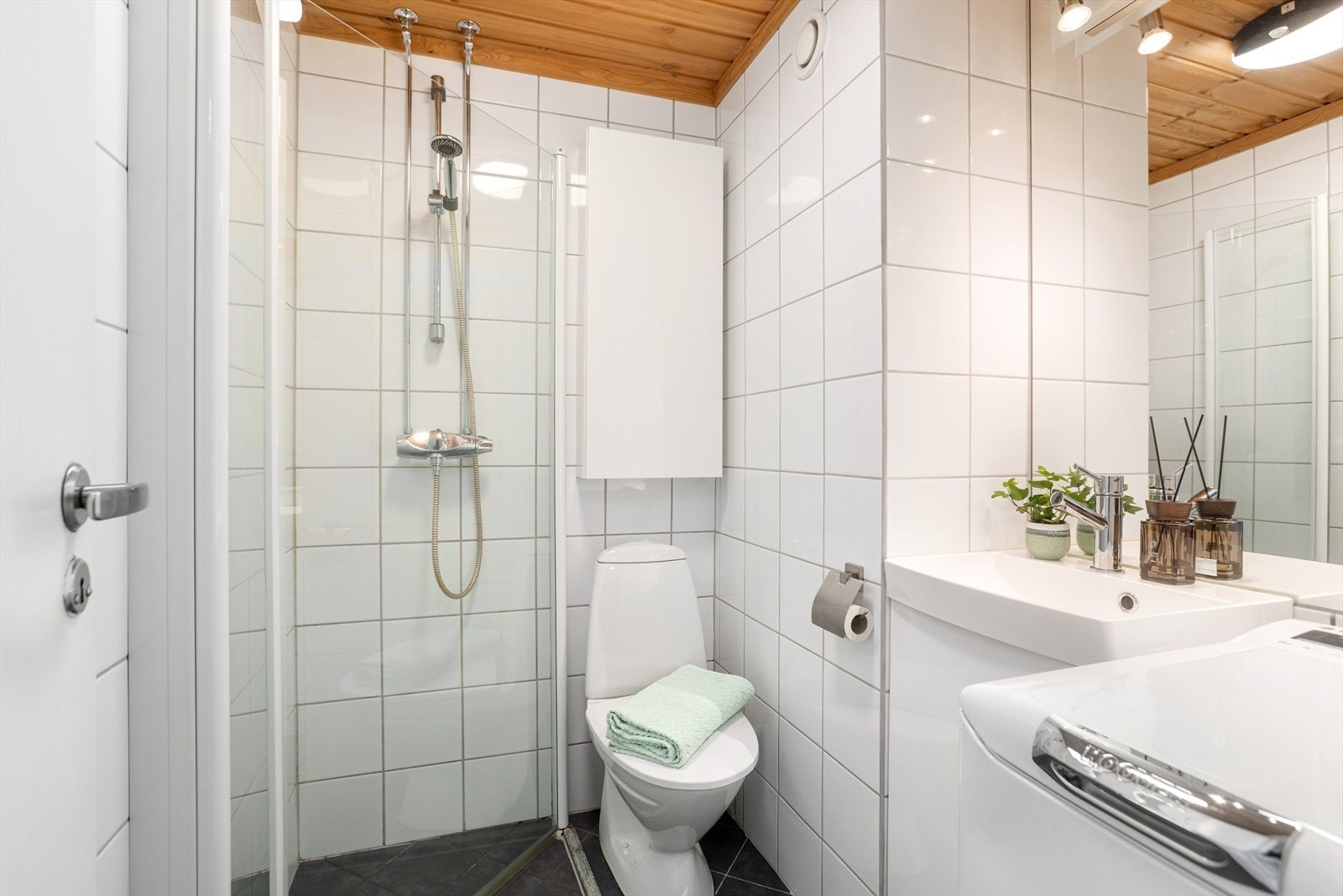 Flislagt bad fra 2006 med varmekabler i gulv Galleribilde