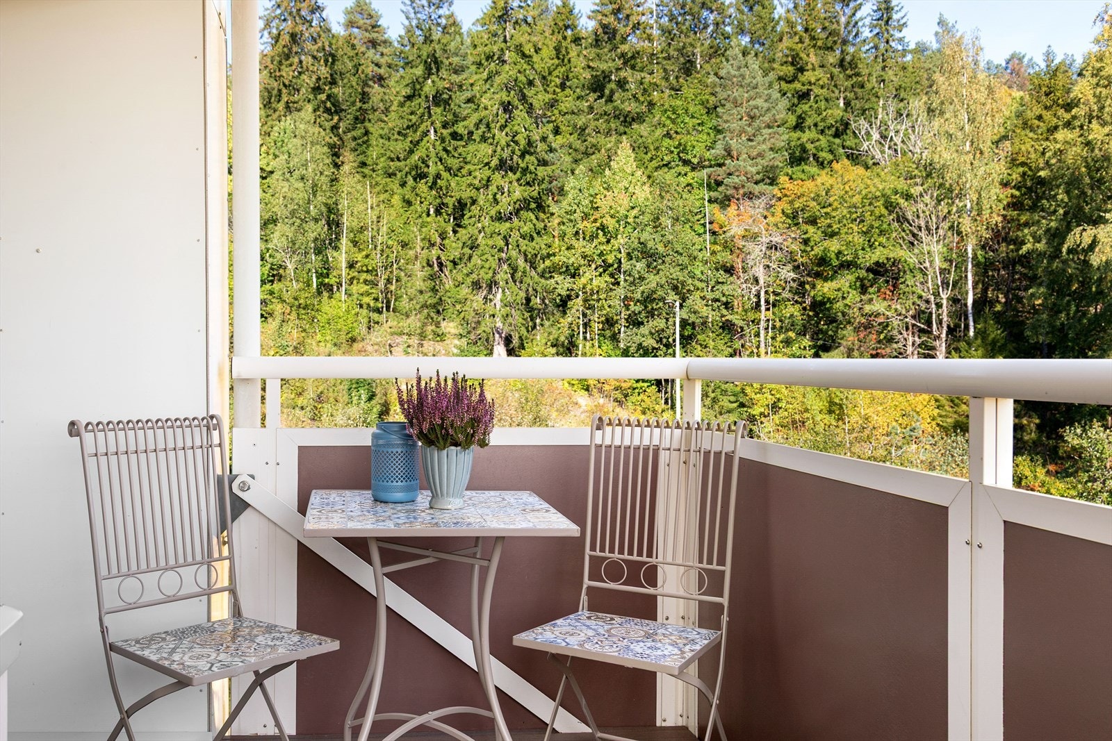 Balkongen gir plass for hyggelig utemøblement Galleribilde