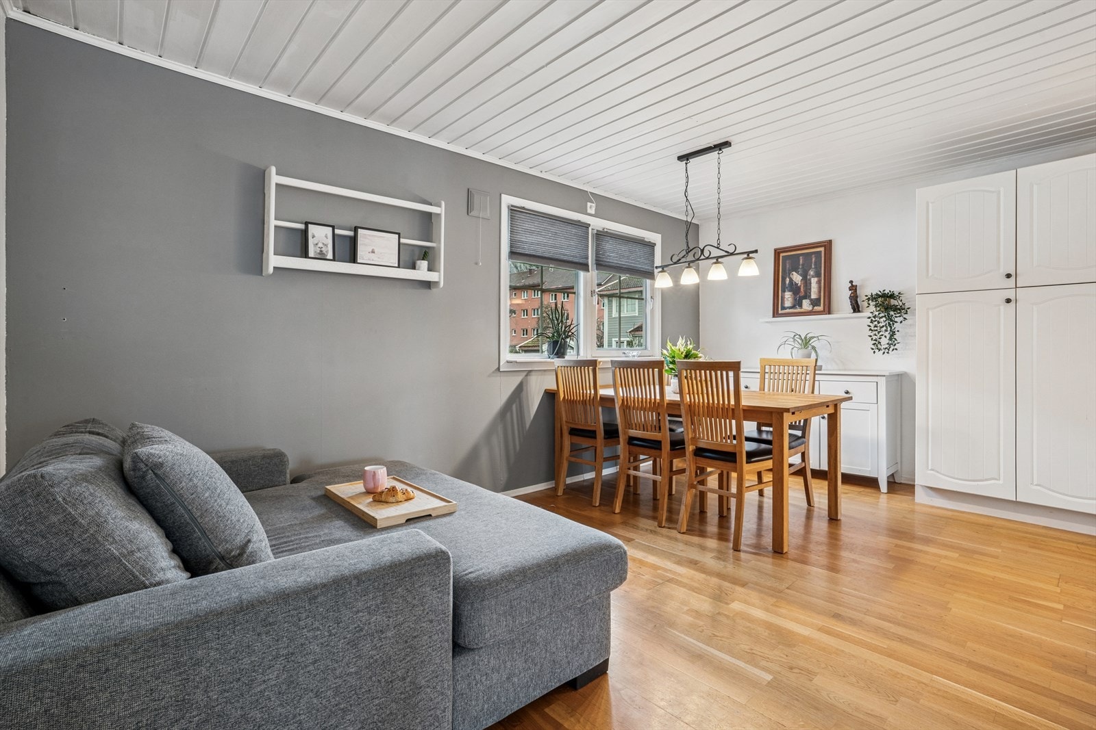 I tilknytning til kjøkkenet er det en naturlig plass for spisebord. Galleribilde